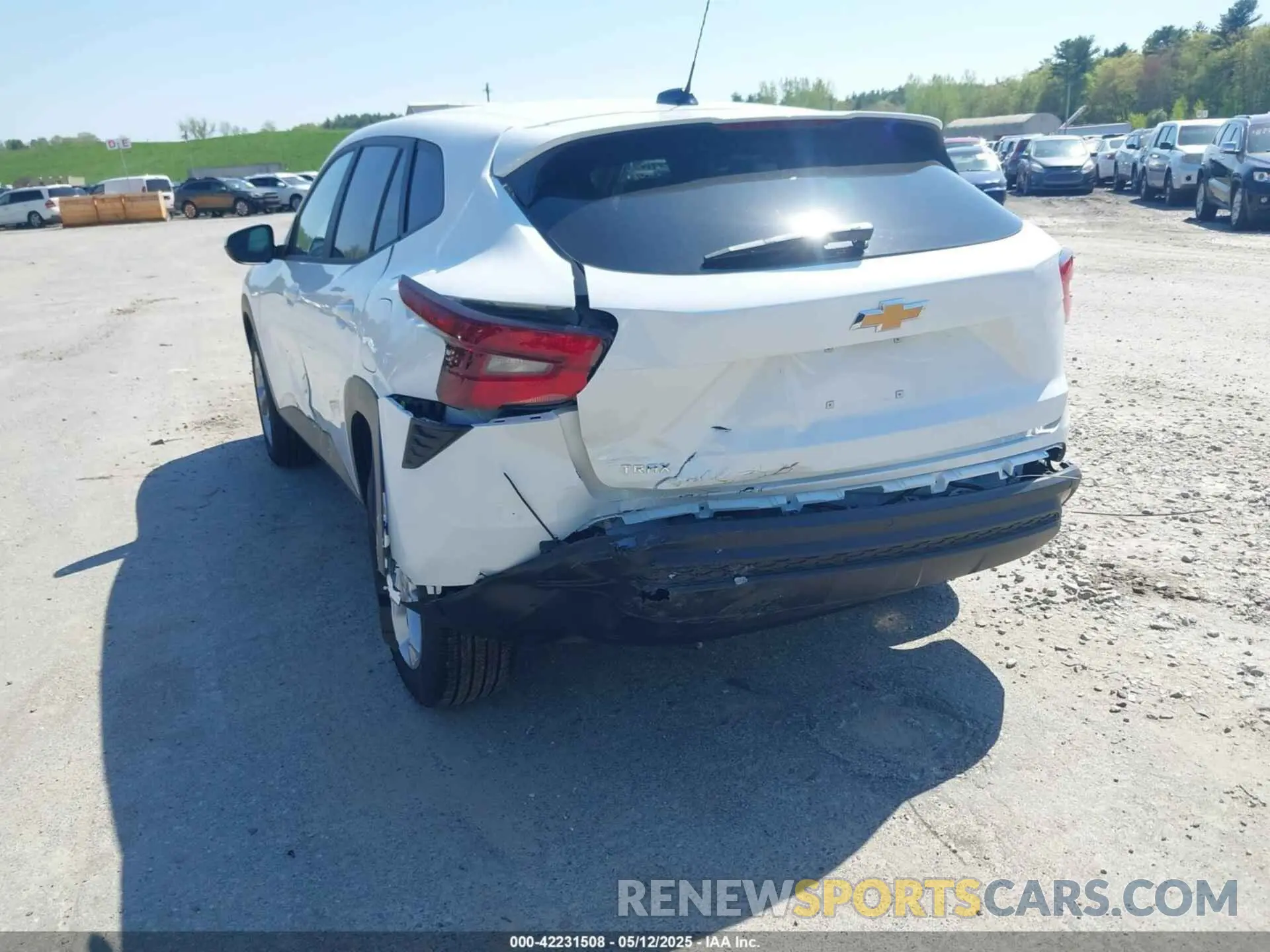 6 Photograph of a damaged car KL77LFEP5SC237595 CHEVROLET TRAX 2025