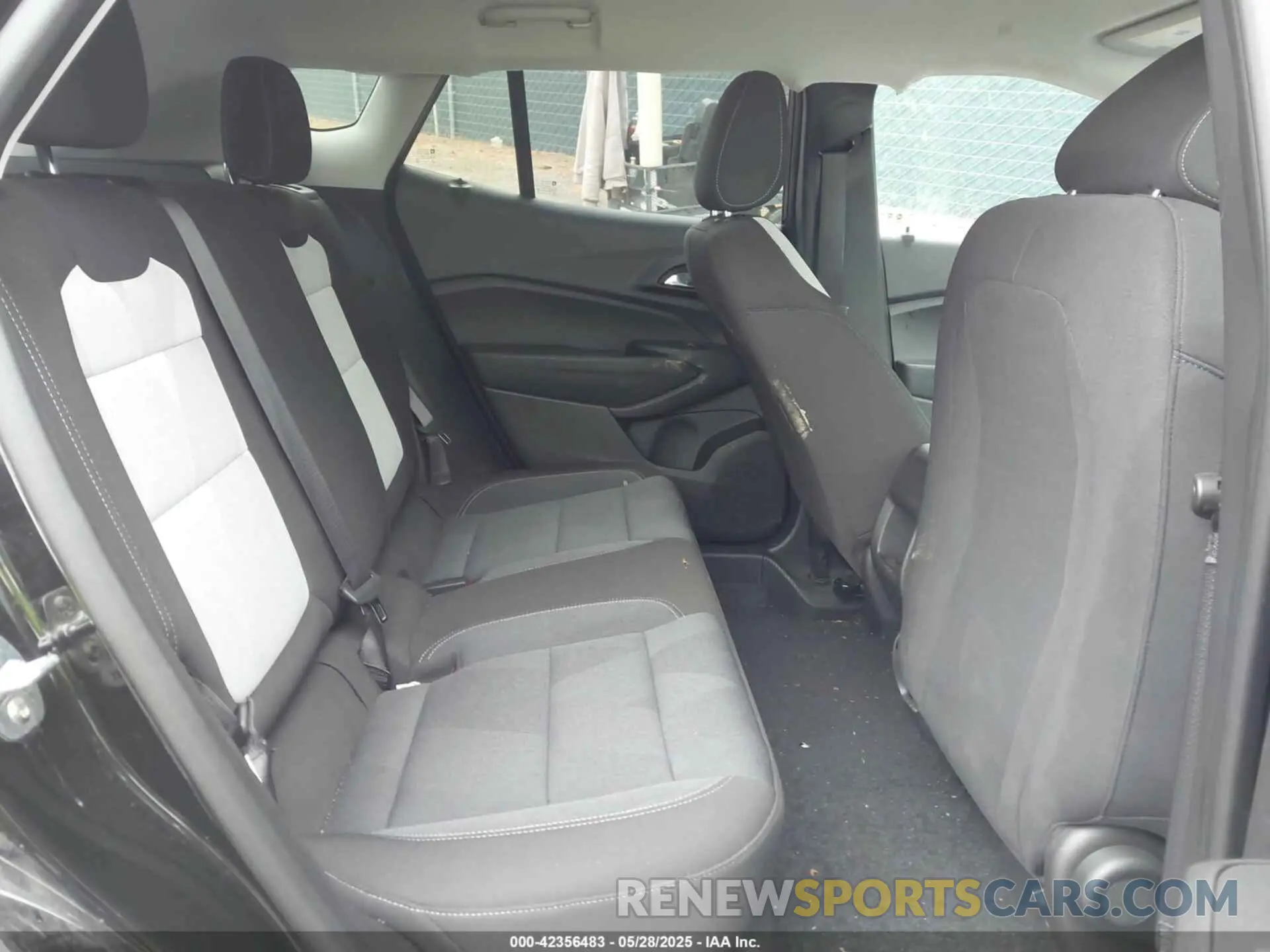 8 Photograph of a damaged car KL77LFEP6SC193252 CHEVROLET TRAX 2025