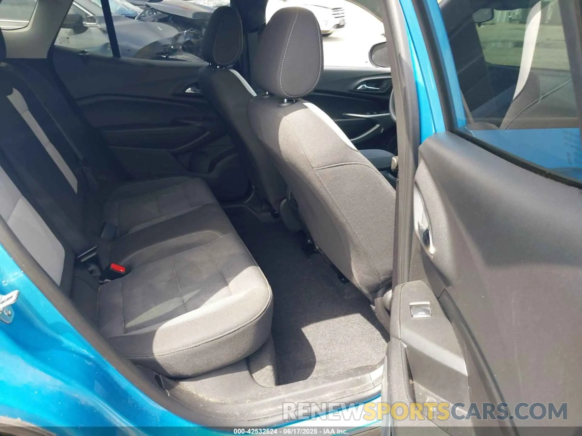 8 Photograph of a damaged car KL77LFEP7SC056806 CHEVROLET TRAX 2025