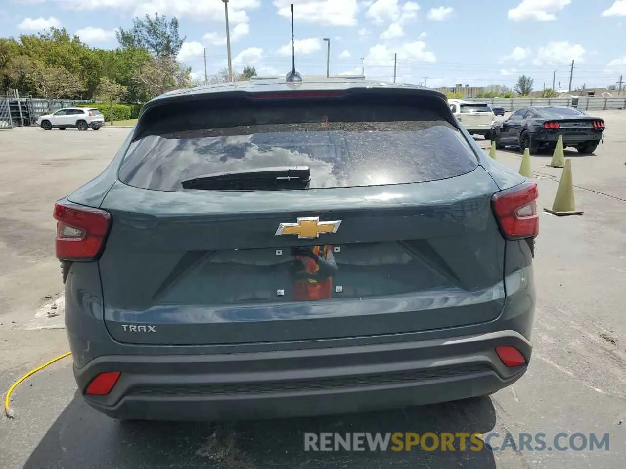 6 Photograph of a damaged car KL77LFEP8SC219799 CHEVROLET TRAX 2025