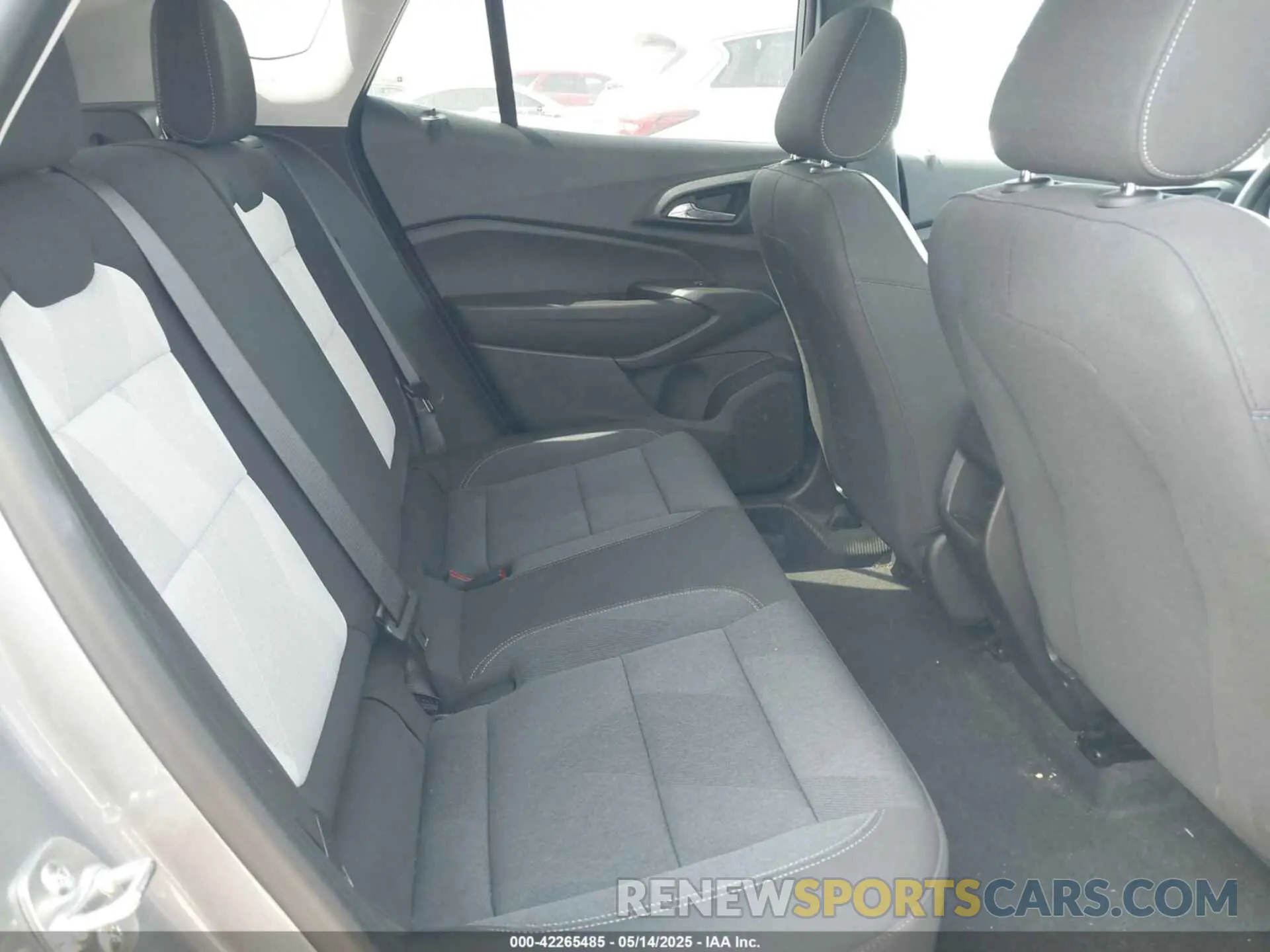 8 Photograph of a damaged car KL77LFEP9SC040459 CHEVROLET TRAX 2025