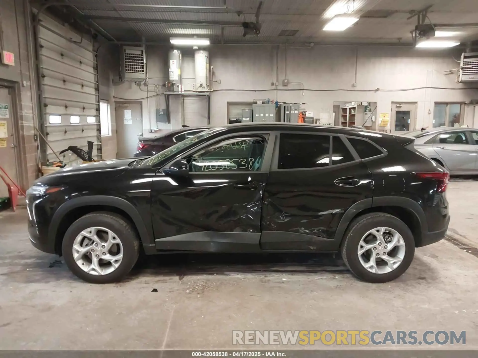 14 Photograph of a damaged car KL77LFEPXSC014016 CHEVROLET TRAX 2025