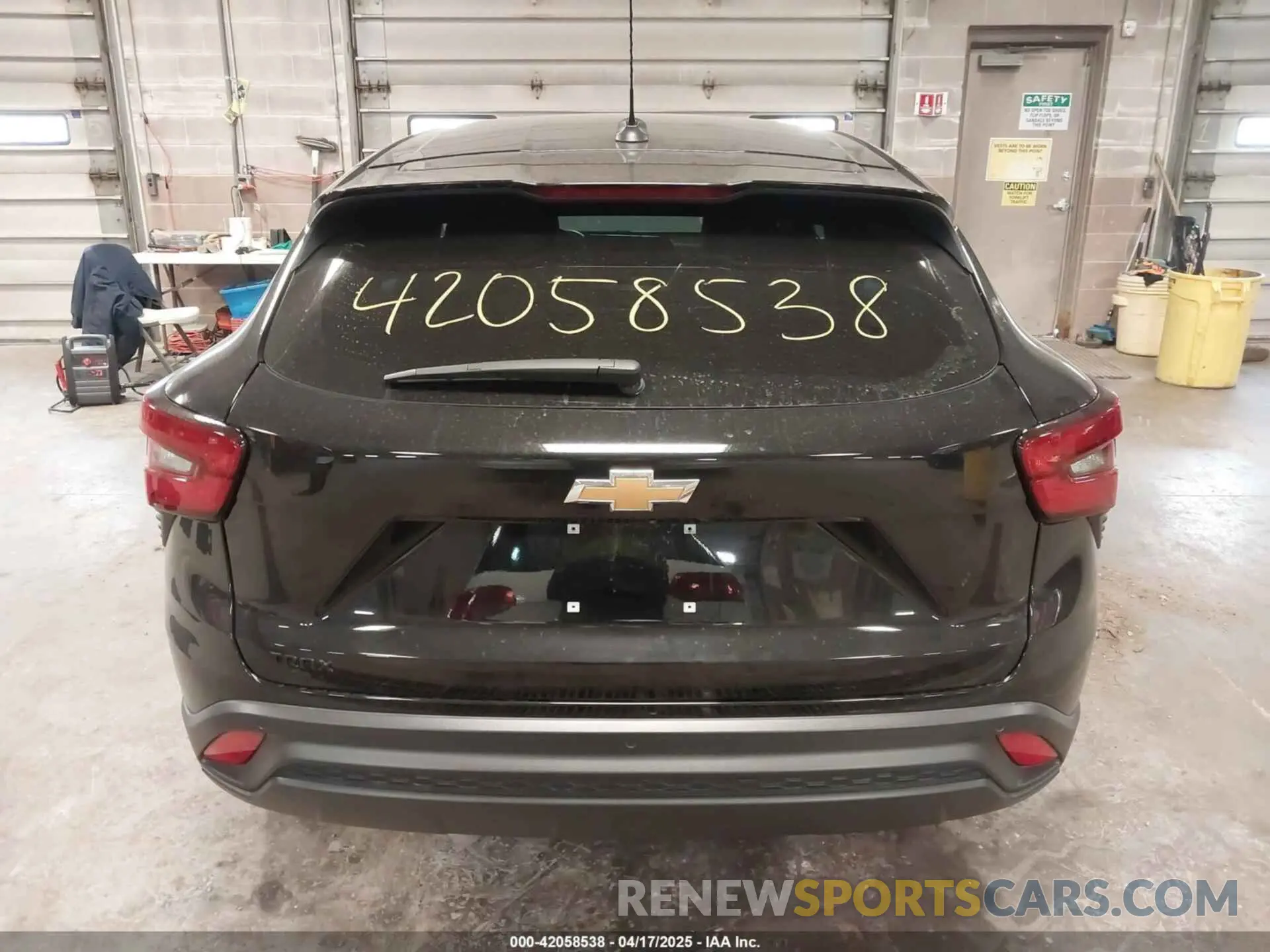 16 Photograph of a damaged car KL77LFEPXSC014016 CHEVROLET TRAX 2025