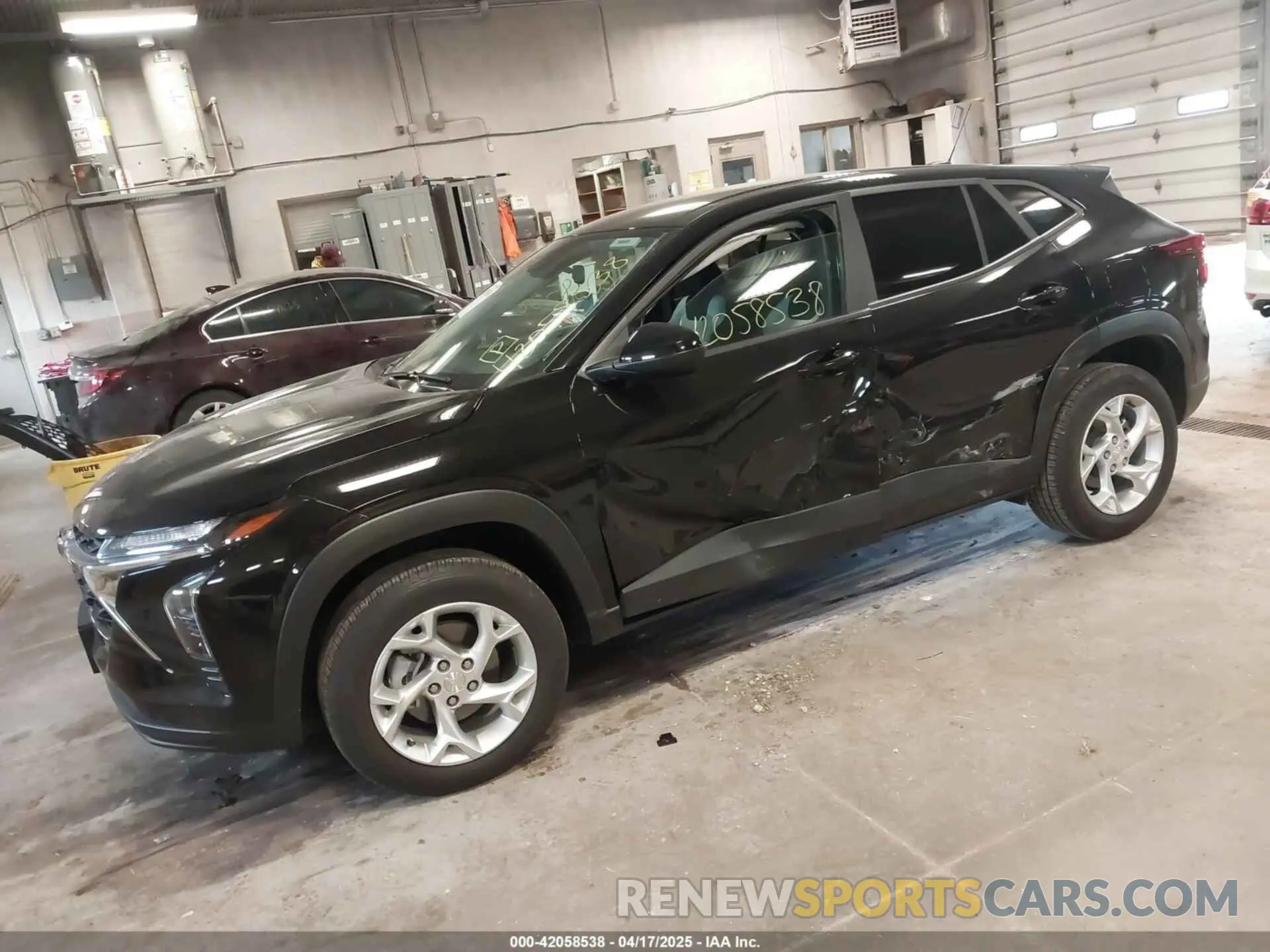 2 Photograph of a damaged car KL77LFEPXSC014016 CHEVROLET TRAX 2025
