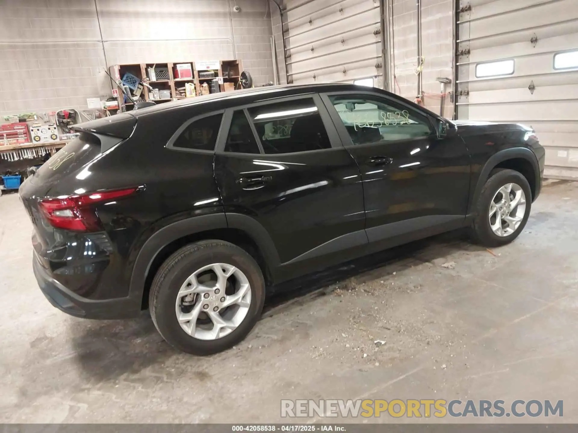 4 Photograph of a damaged car KL77LFEPXSC014016 CHEVROLET TRAX 2025