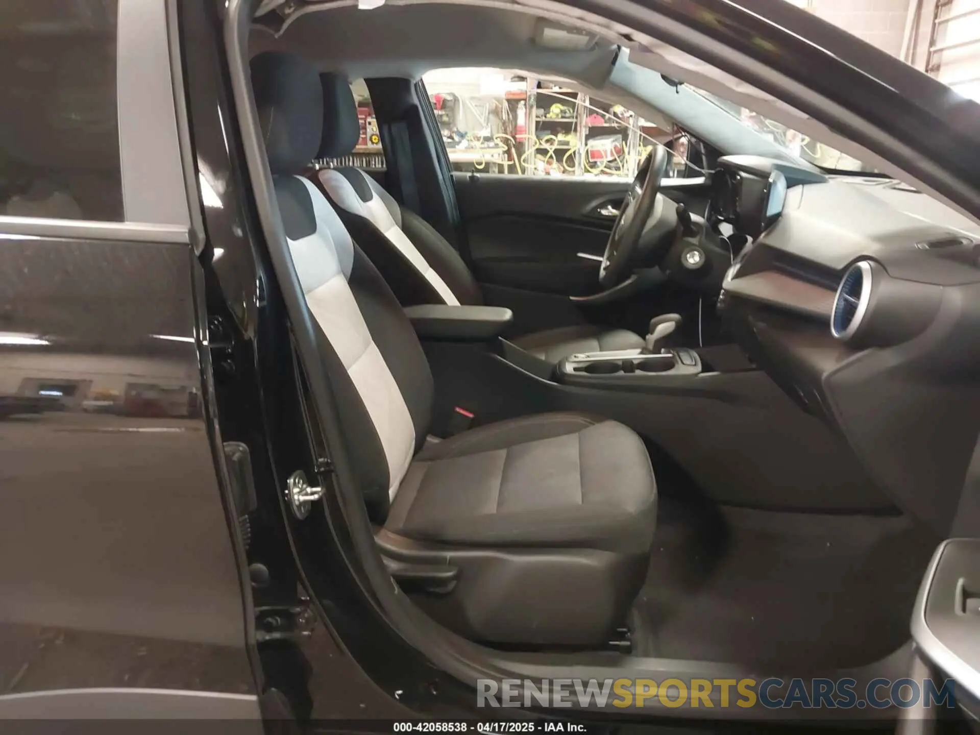 5 Photograph of a damaged car KL77LFEPXSC014016 CHEVROLET TRAX 2025
