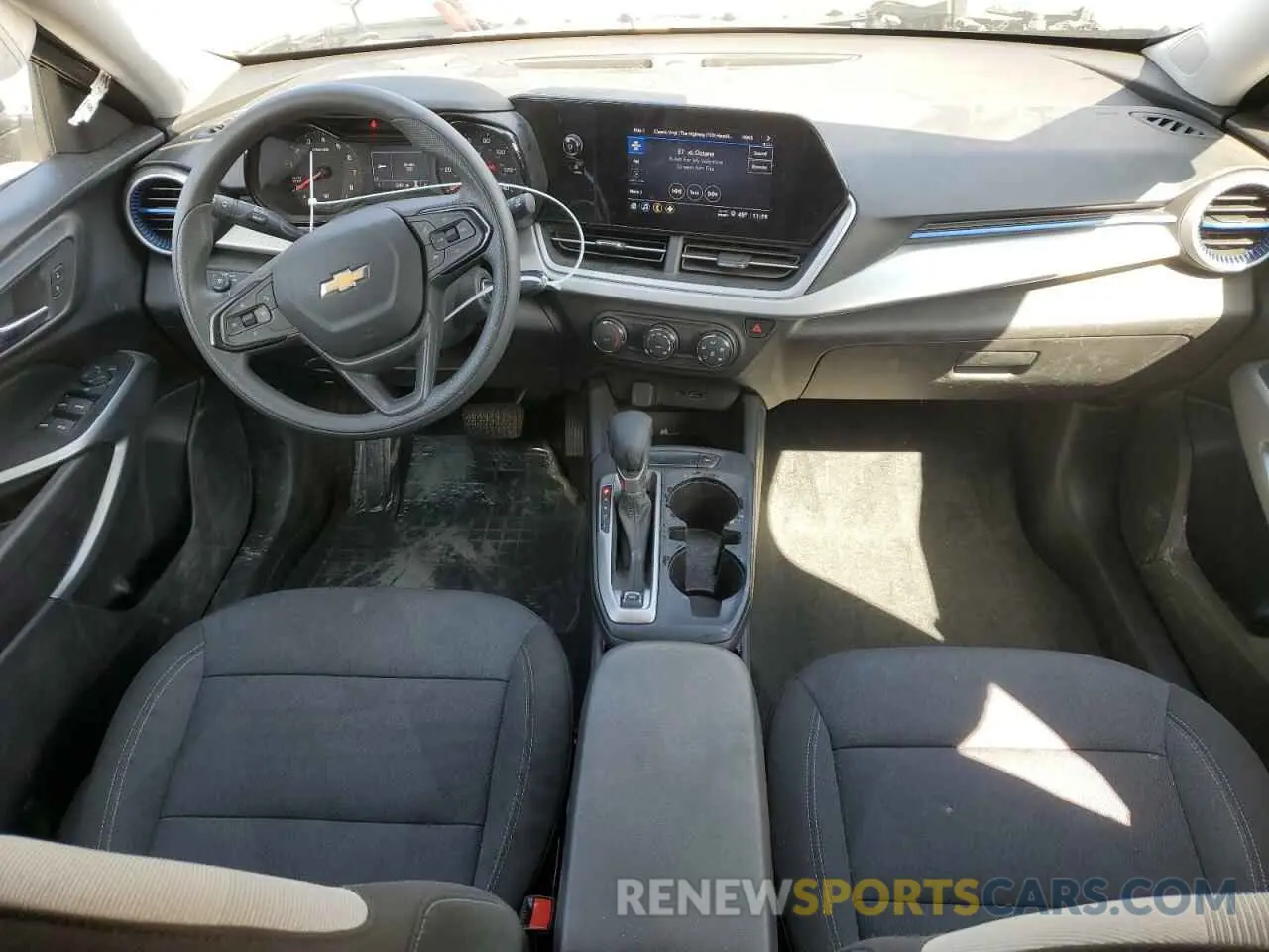 8 Photograph of a damaged car KL77LFEPXSC140182 CHEVROLET TRAX 2025
