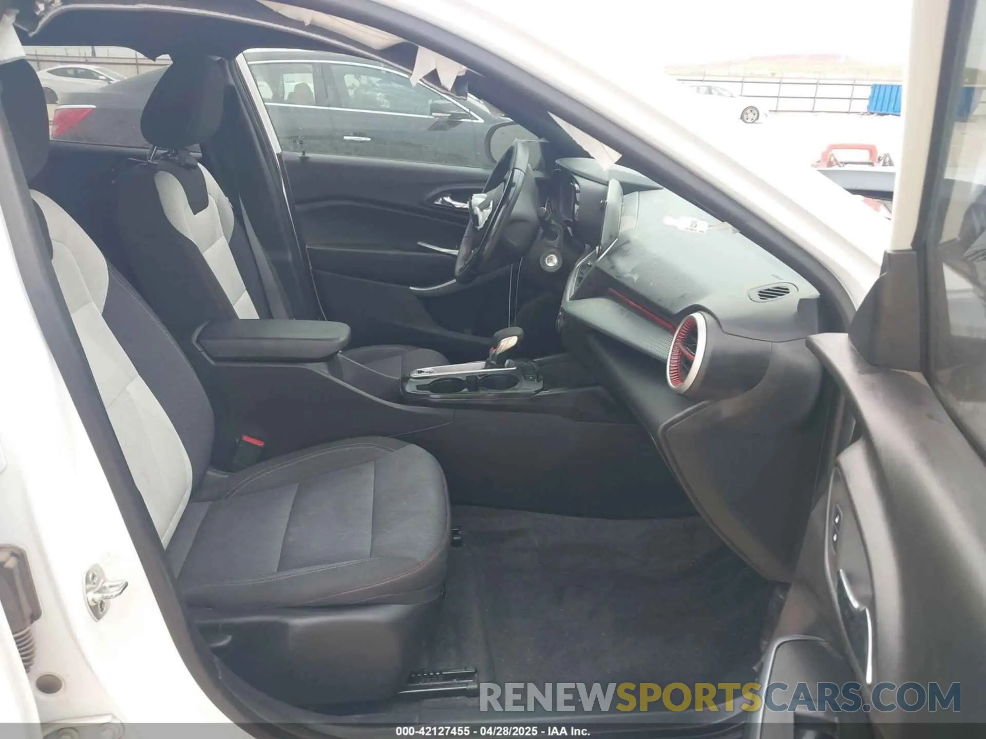 5 Photograph of a damaged car KL77LGEP1SC007414 CHEVROLET TRAX 2025