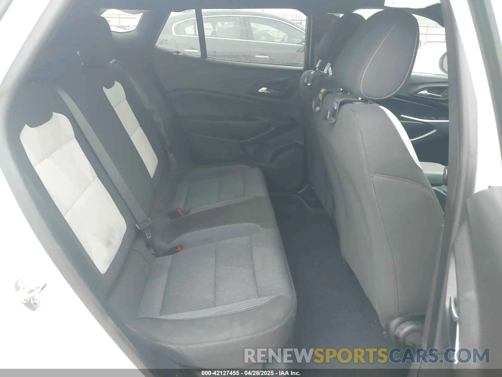 8 Photograph of a damaged car KL77LGEP1SC007414 CHEVROLET TRAX 2025