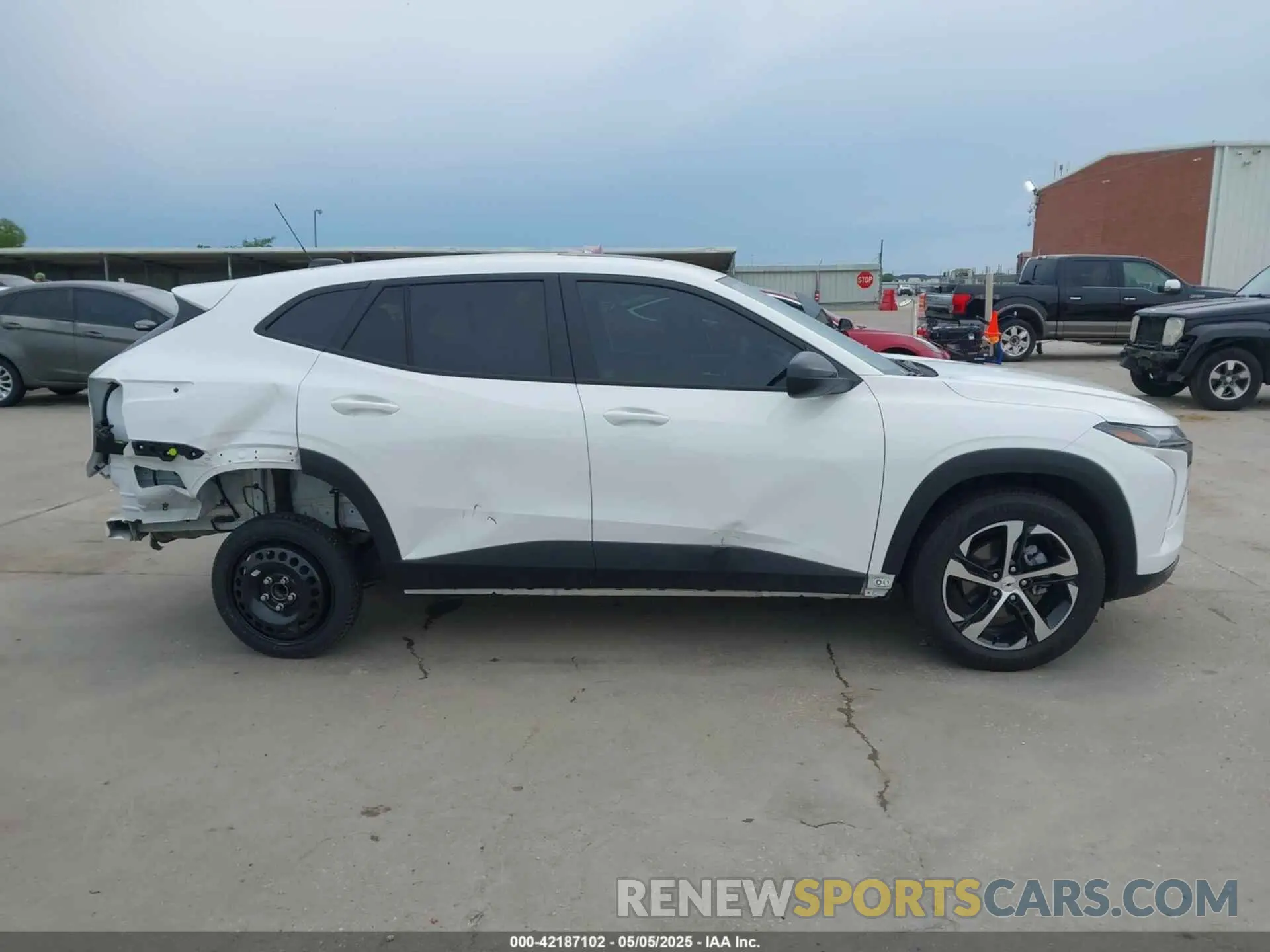 14 Photograph of a damaged car KL77LGEP2SC166457 CHEVROLET TRAX 2025