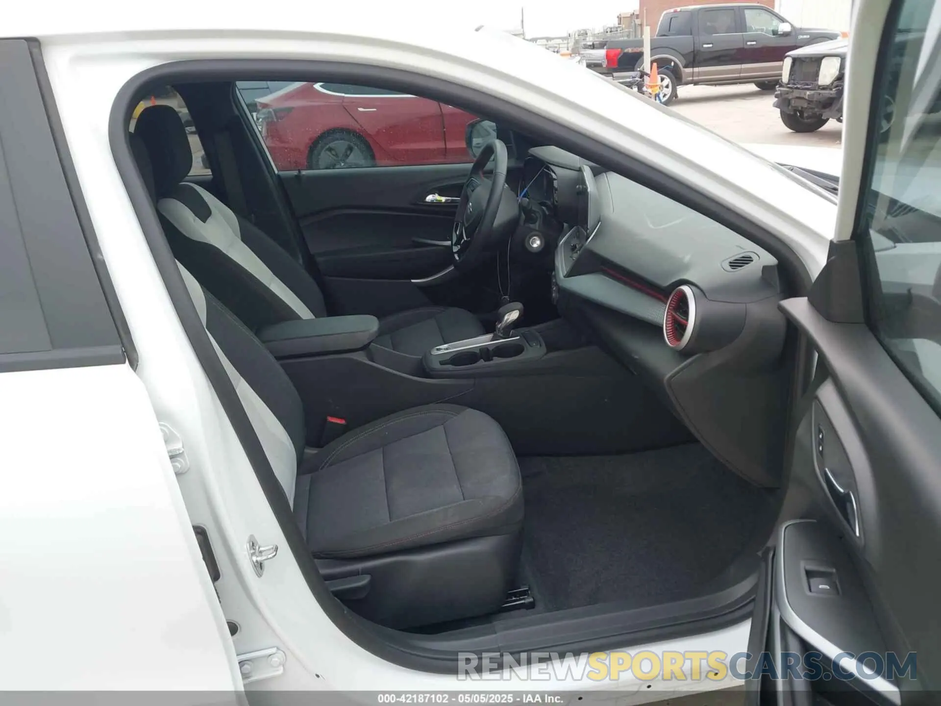 5 Photograph of a damaged car KL77LGEP2SC166457 CHEVROLET TRAX 2025