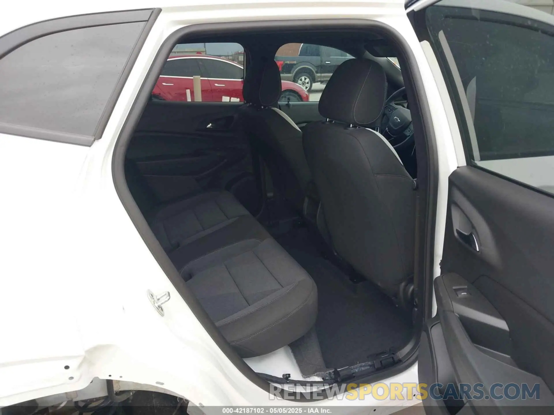 8 Photograph of a damaged car KL77LGEP2SC166457 CHEVROLET TRAX 2025