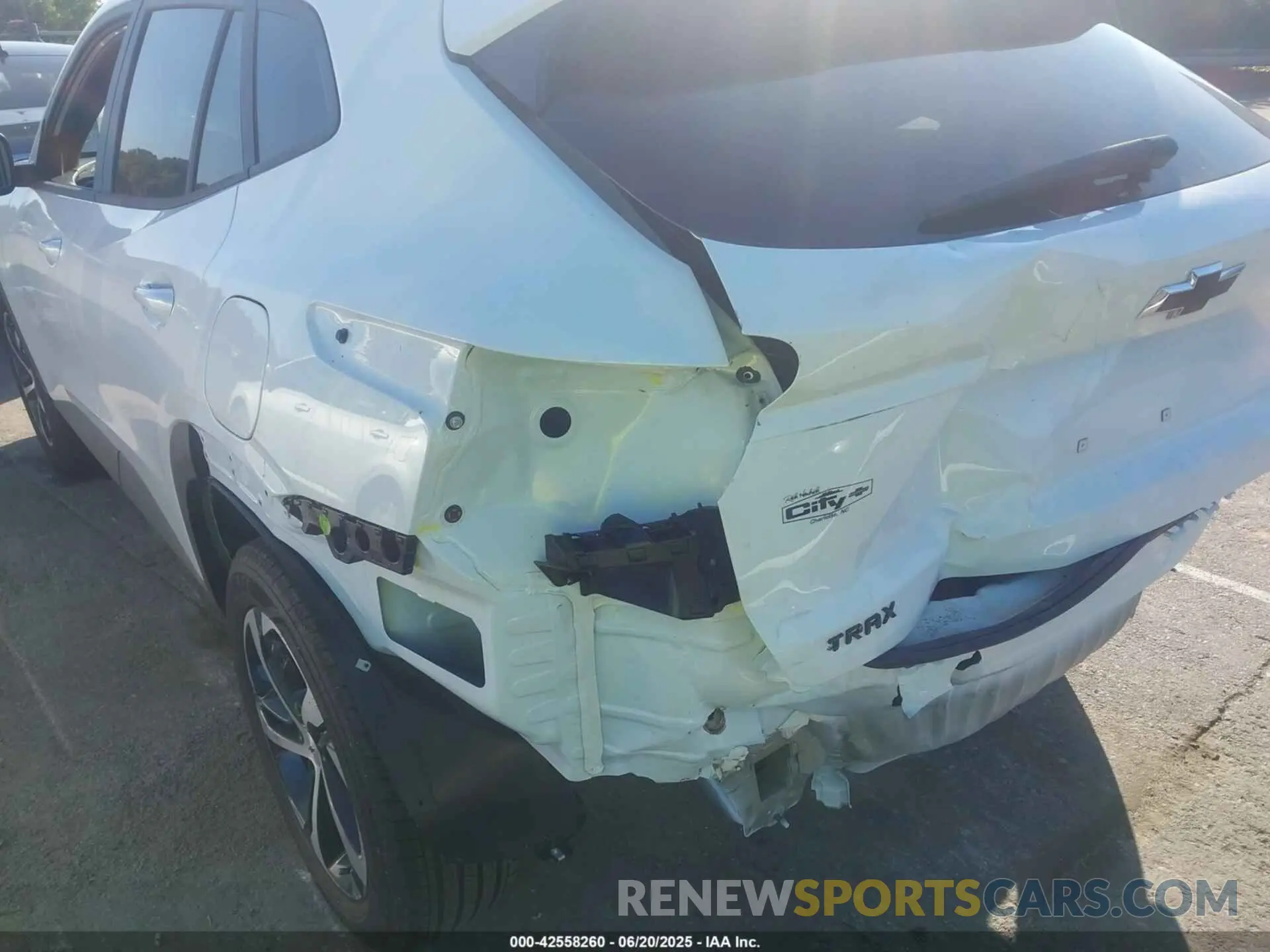 6 Photograph of a damaged car KL77LGEP3SC195109 CHEVROLET TRAX 2025