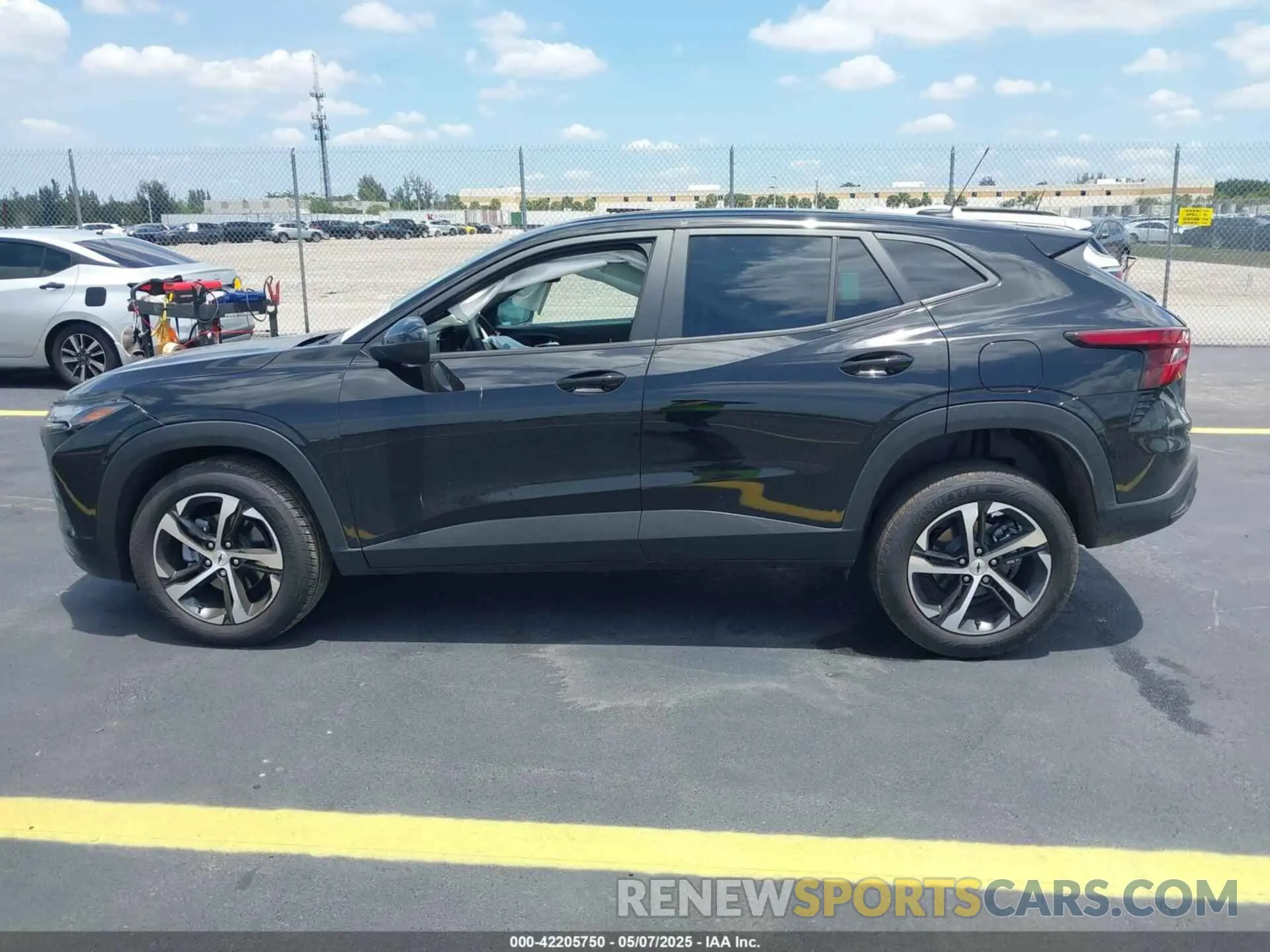 14 Photograph of a damaged car KL77LGEP3SC217058 CHEVROLET TRAX 2025