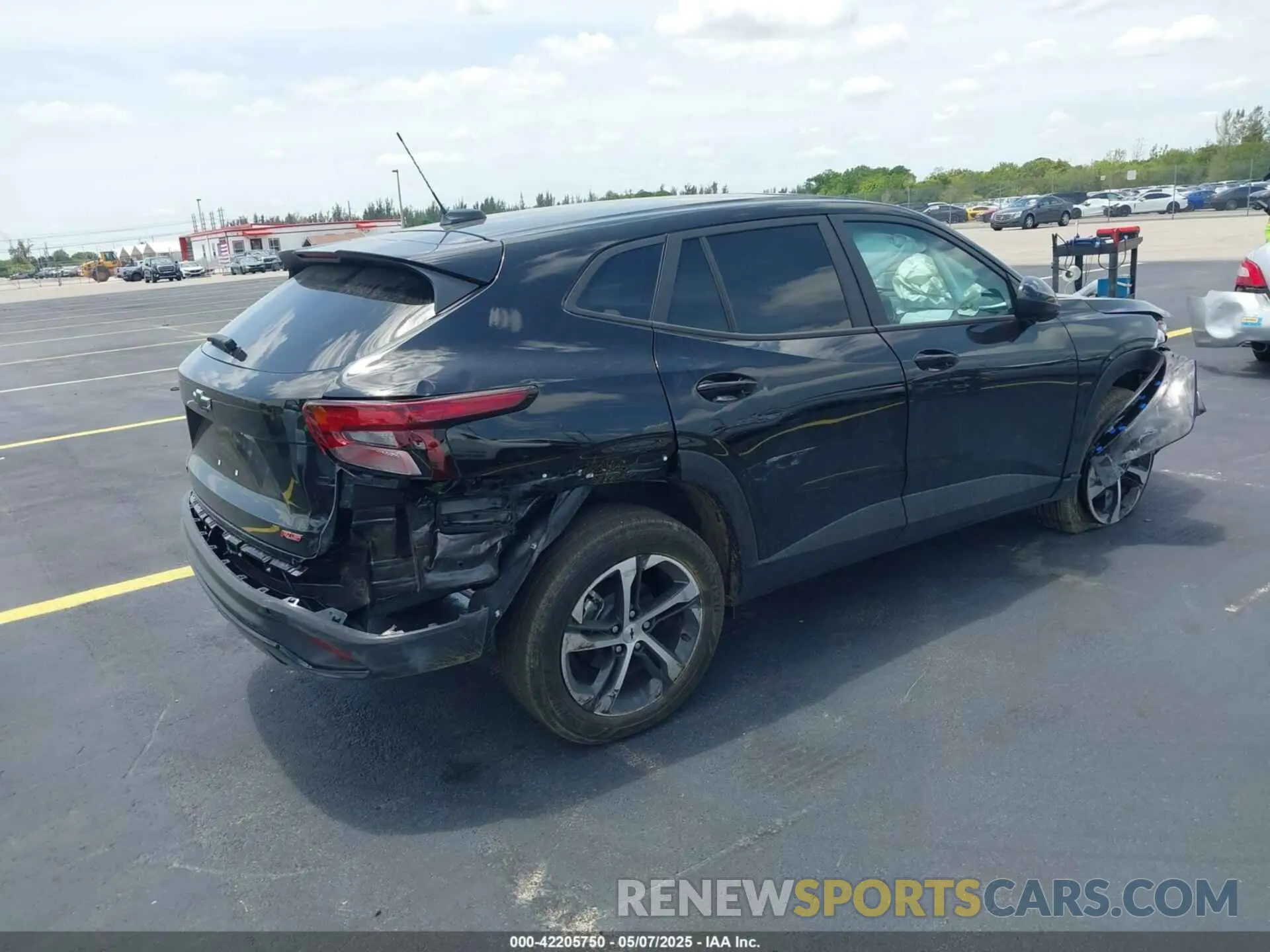 4 Photograph of a damaged car KL77LGEP3SC217058 CHEVROLET TRAX 2025