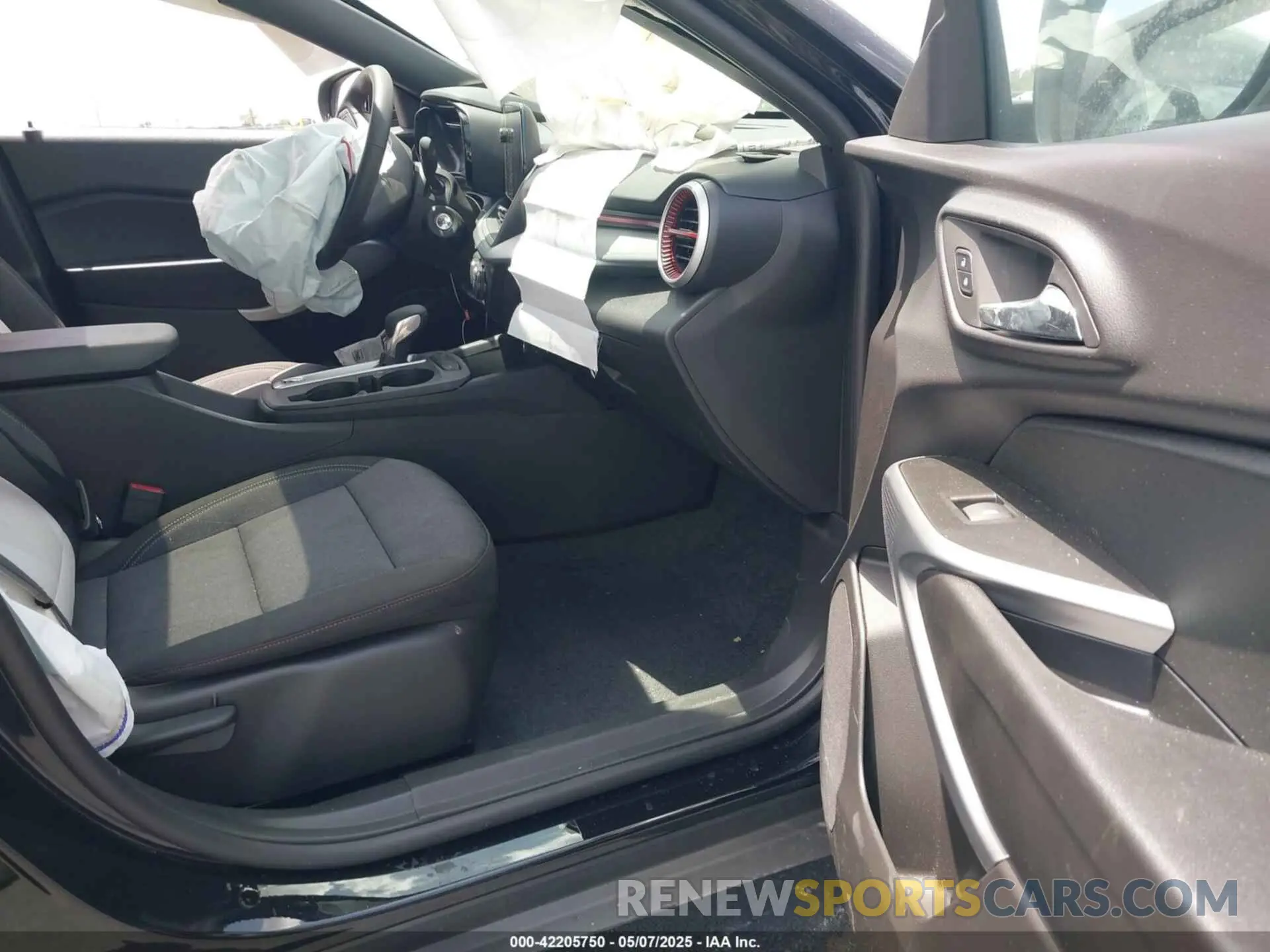 5 Photograph of a damaged car KL77LGEP3SC217058 CHEVROLET TRAX 2025