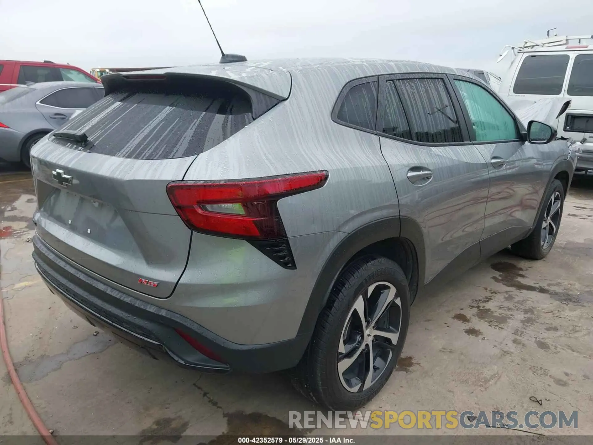 4 Photograph of a damaged car KL77LGEP4SC133377 CHEVROLET TRAX 2025