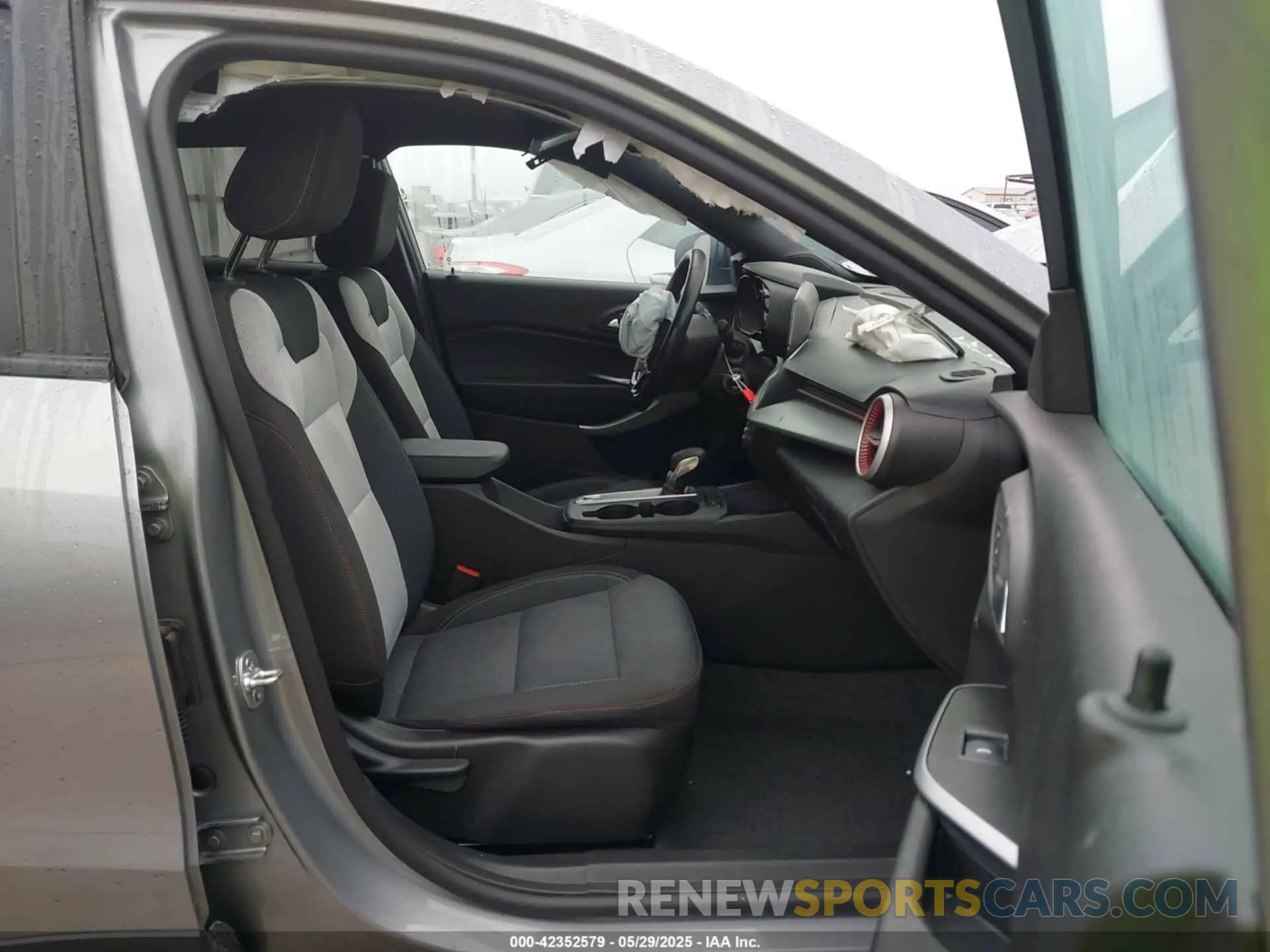 5 Photograph of a damaged car KL77LGEP4SC133377 CHEVROLET TRAX 2025
