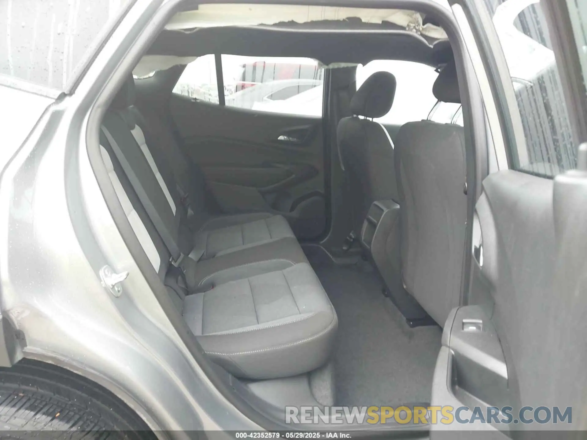8 Photograph of a damaged car KL77LGEP4SC133377 CHEVROLET TRAX 2025