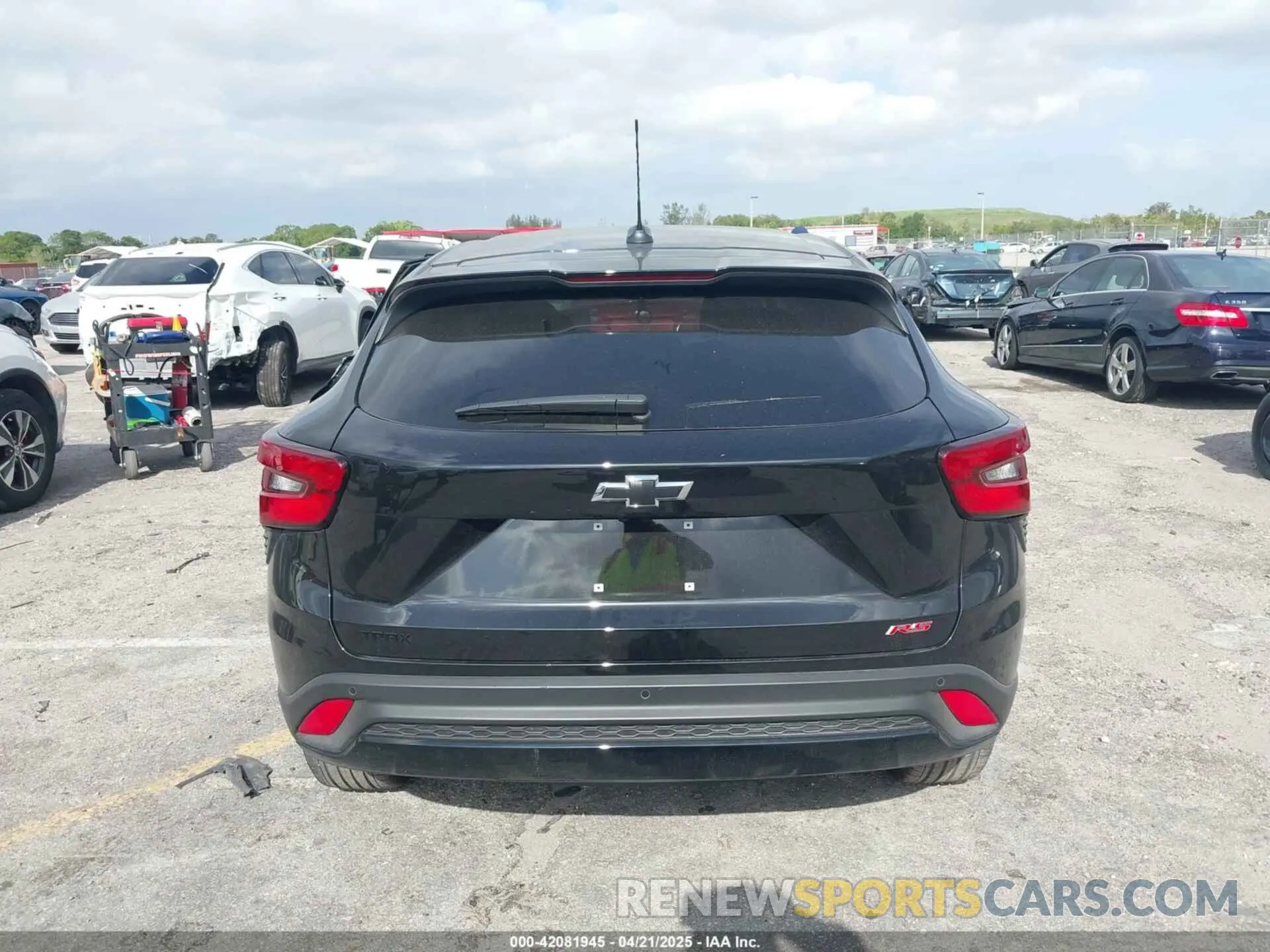 17 Photograph of a damaged car KL77LGEP6SC072758 CHEVROLET TRAX 2025