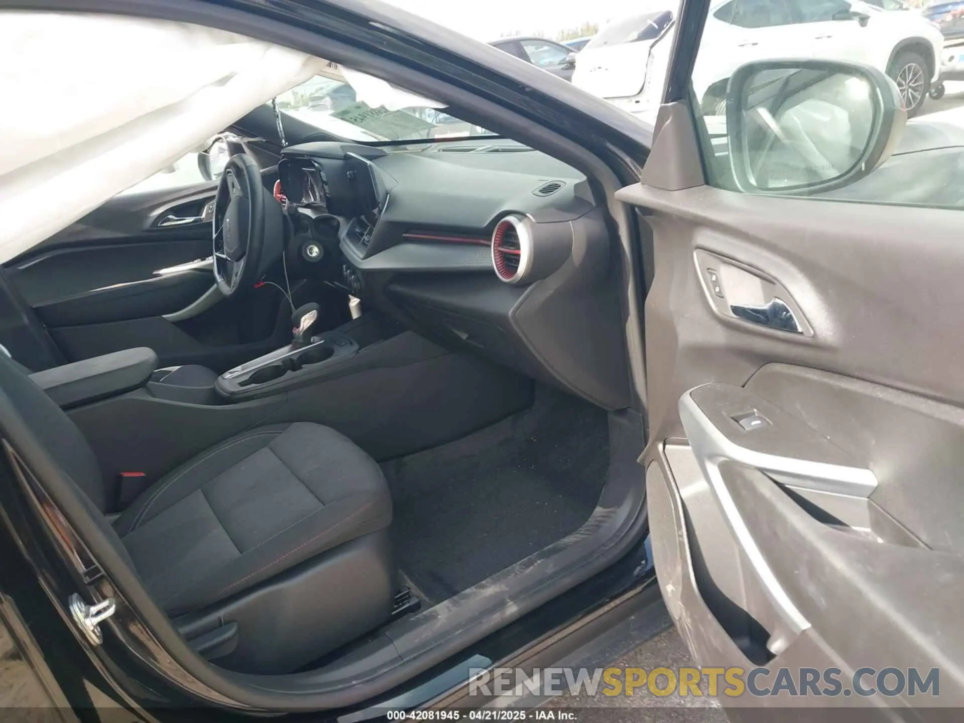 5 Photograph of a damaged car KL77LGEP6SC072758 CHEVROLET TRAX 2025