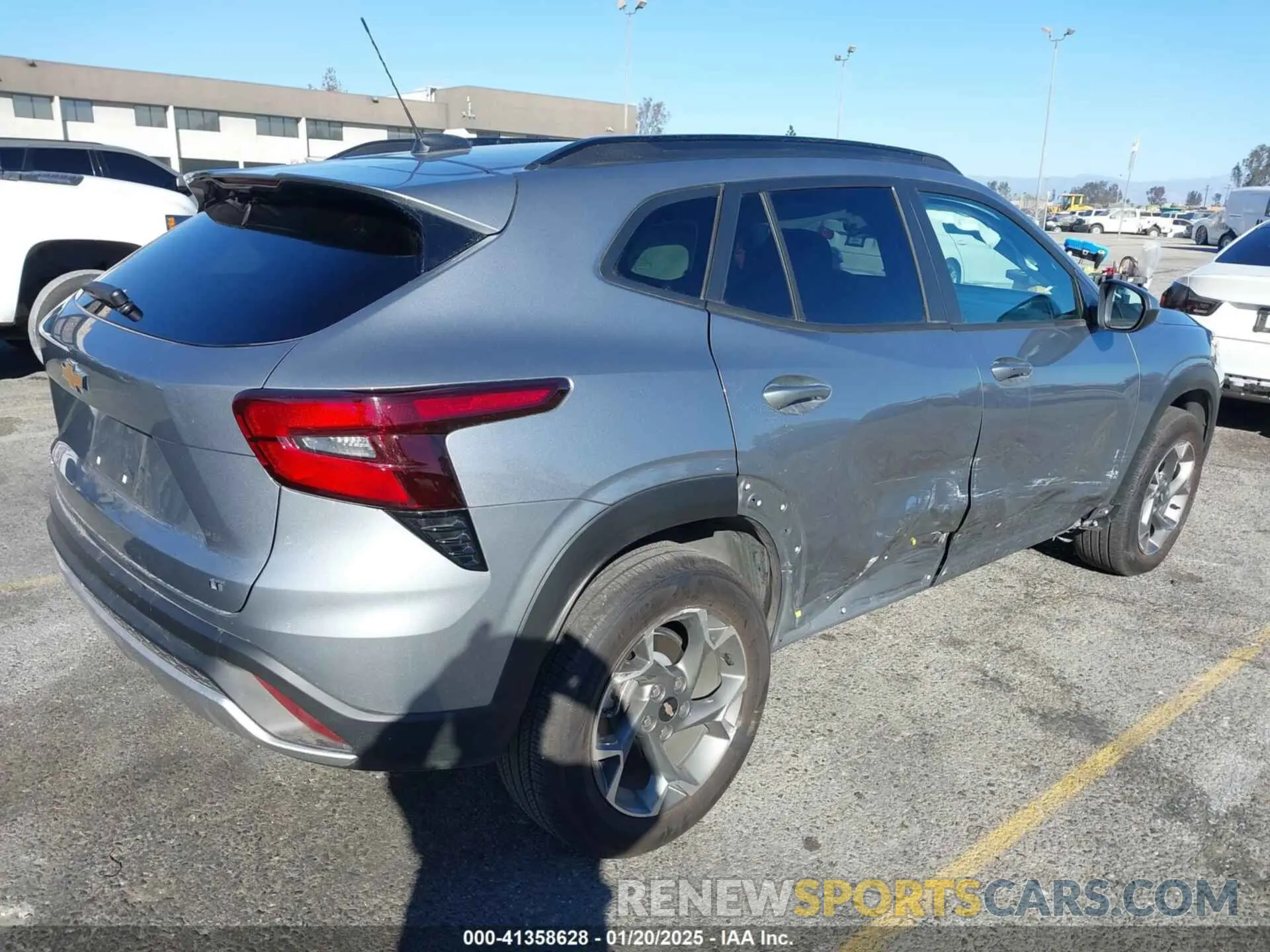 4 Photograph of a damaged car KL77LHEP0SC085401 CHEVROLET TRAX 2025