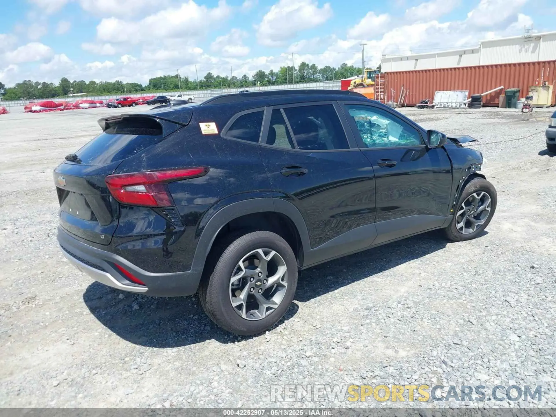 4 Photograph of a damaged car KL77LHEP0SC098598 CHEVROLET TRAX 2025