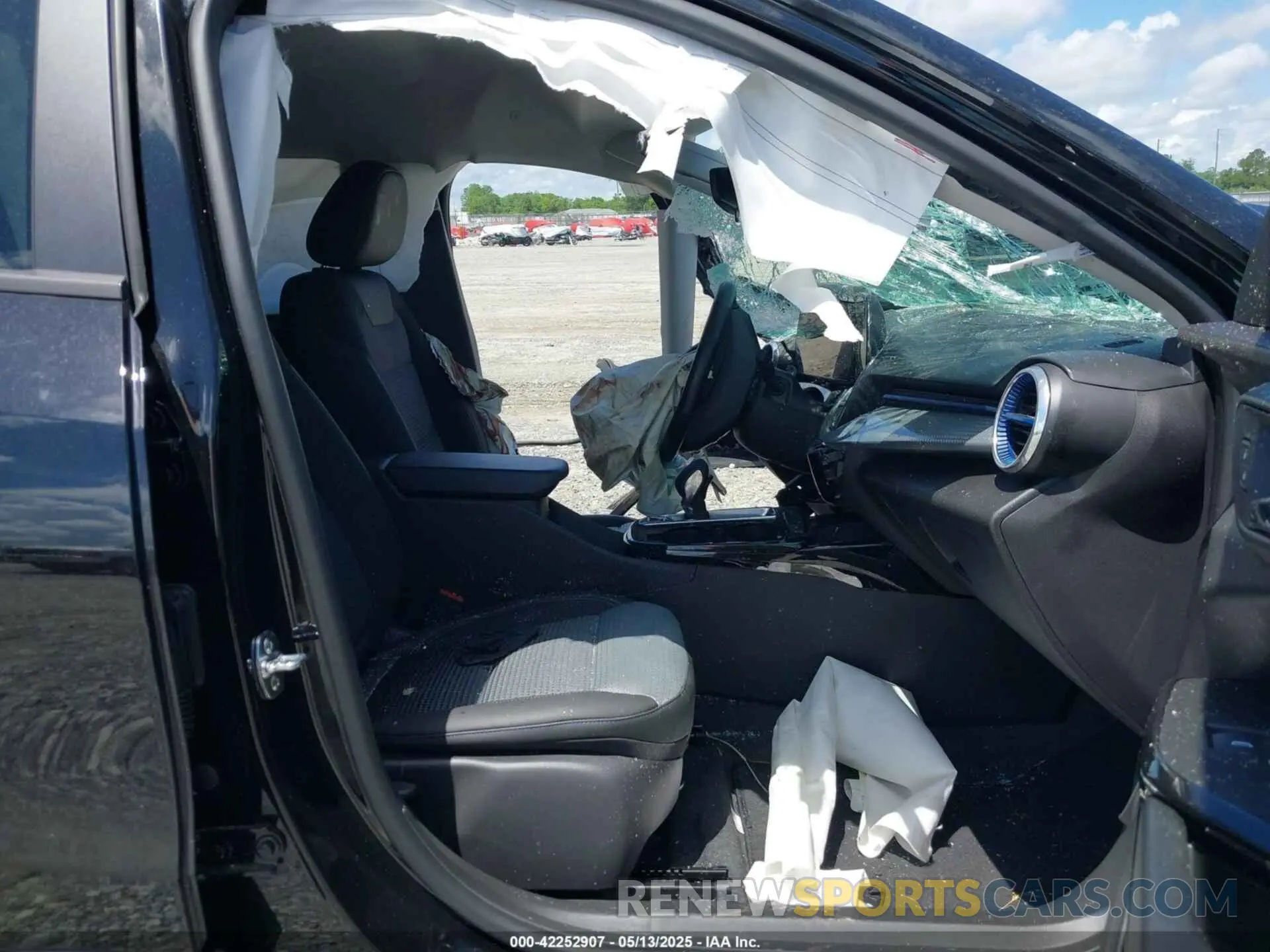 5 Photograph of a damaged car KL77LHEP0SC098598 CHEVROLET TRAX 2025