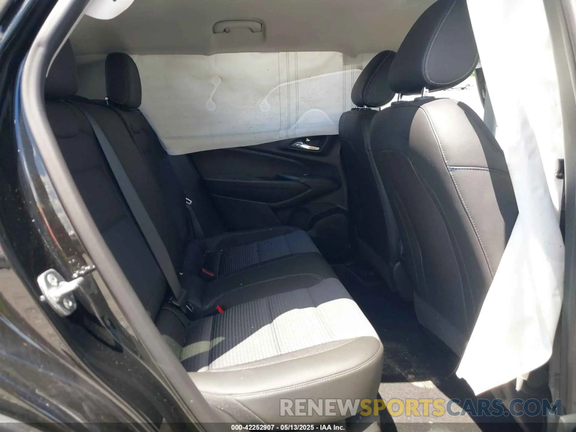 8 Photograph of a damaged car KL77LHEP0SC098598 CHEVROLET TRAX 2025