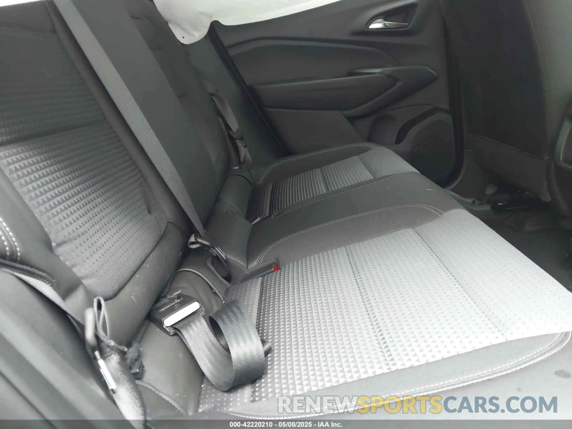 8 Photograph of a damaged car KL77LHEP0SC173638 CHEVROLET TRAX 2025
