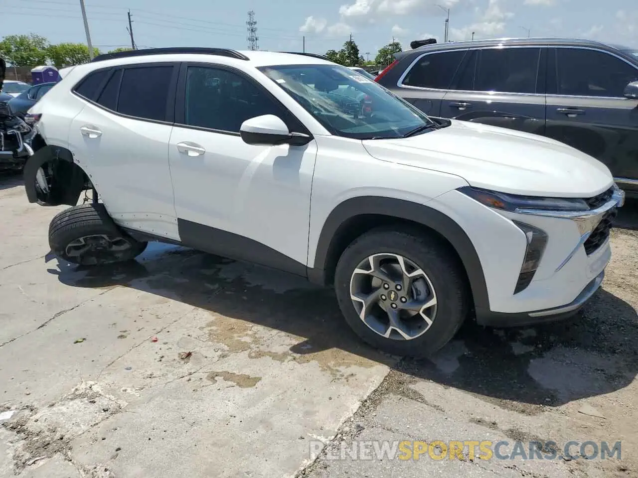 4 Photograph of a damaged car KL77LHEP0SC190939 CHEVROLET TRAX 2025