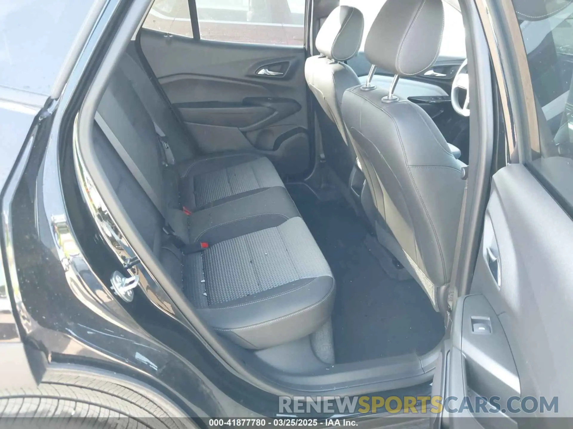 8 Photograph of a damaged car KL77LHEP0SC196451 CHEVROLET TRAX 2025