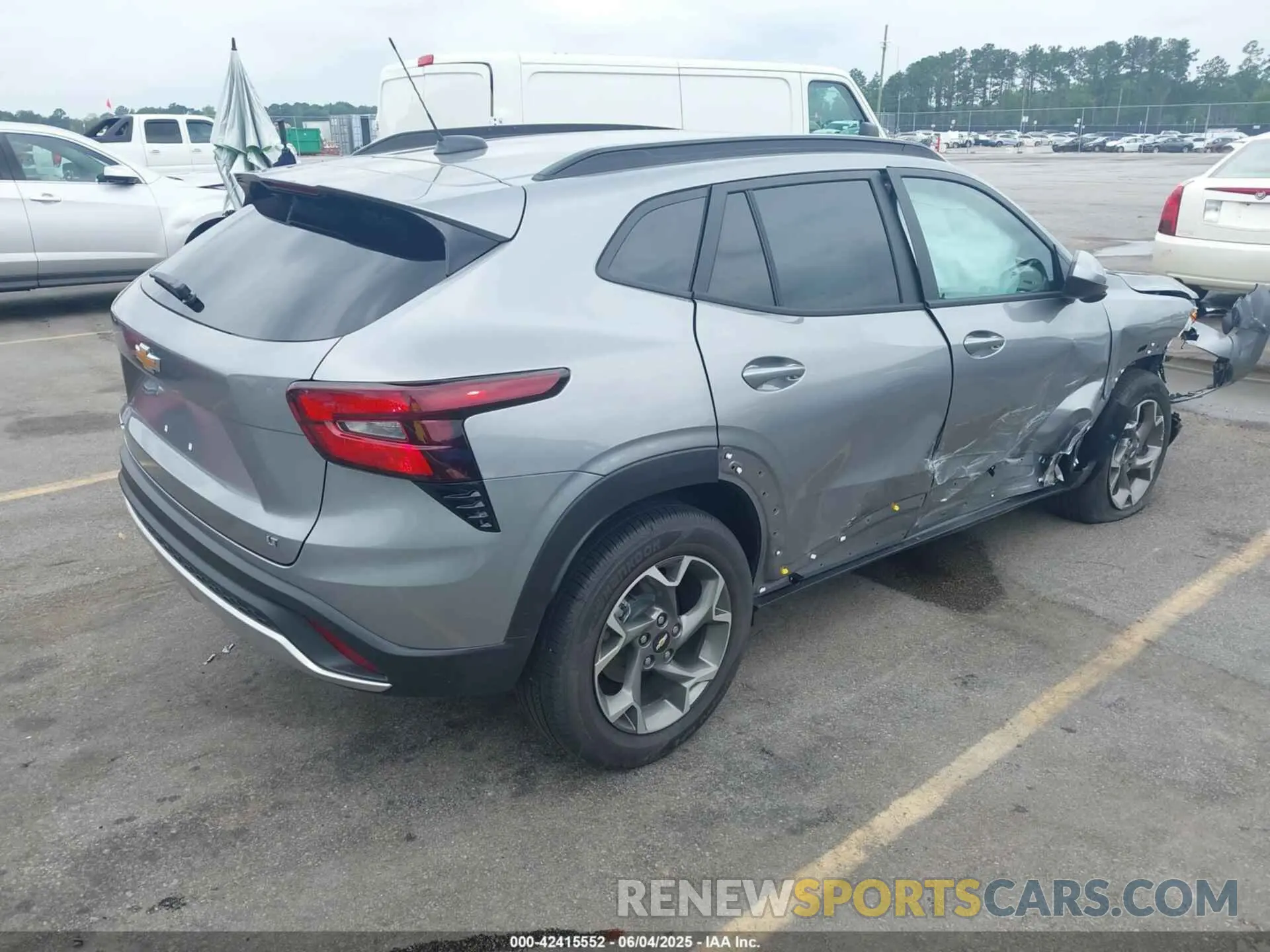 4 Photograph of a damaged car KL77LHEP0SC250668 CHEVROLET TRAX 2025
