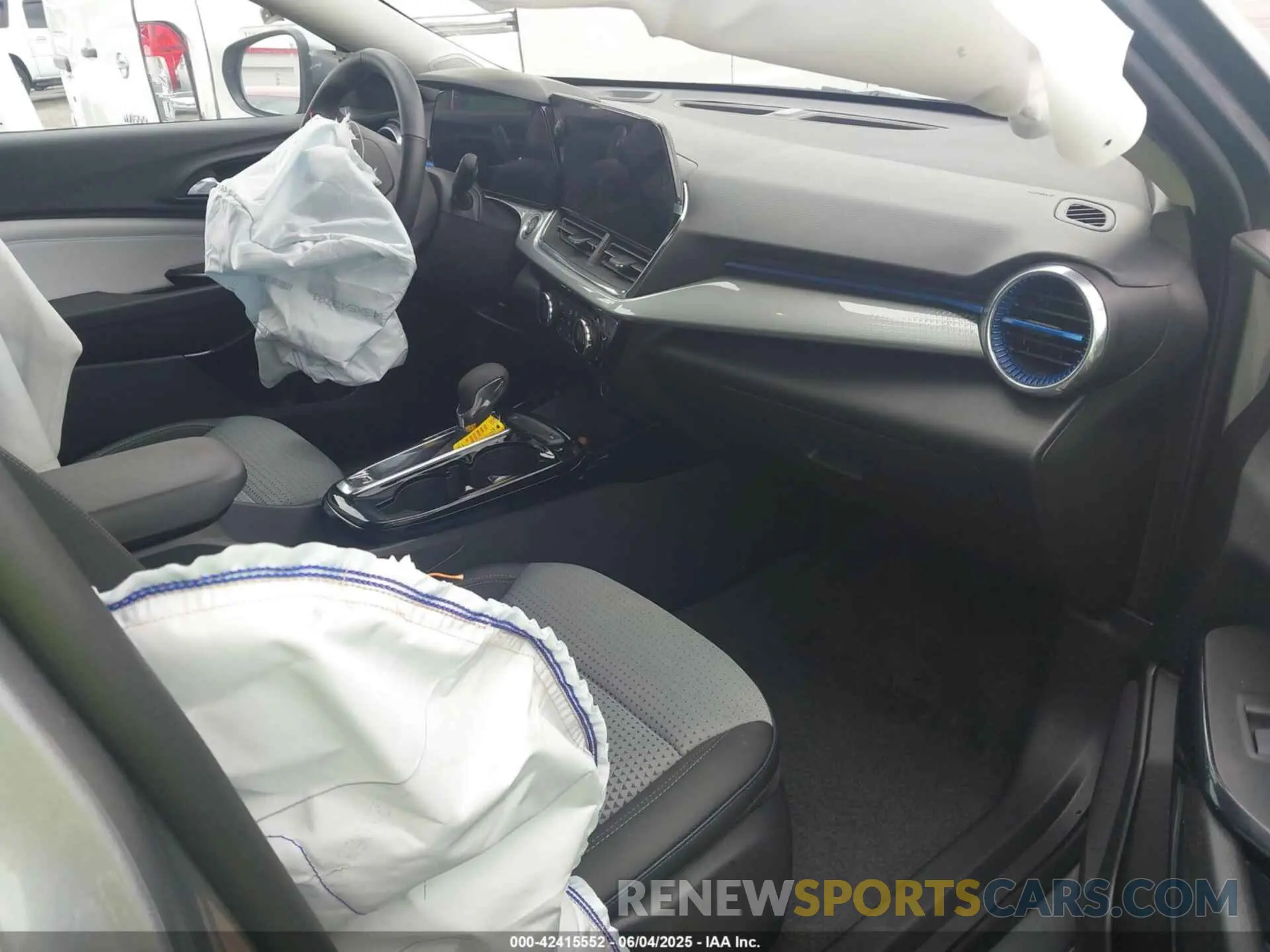 5 Photograph of a damaged car KL77LHEP0SC250668 CHEVROLET TRAX 2025