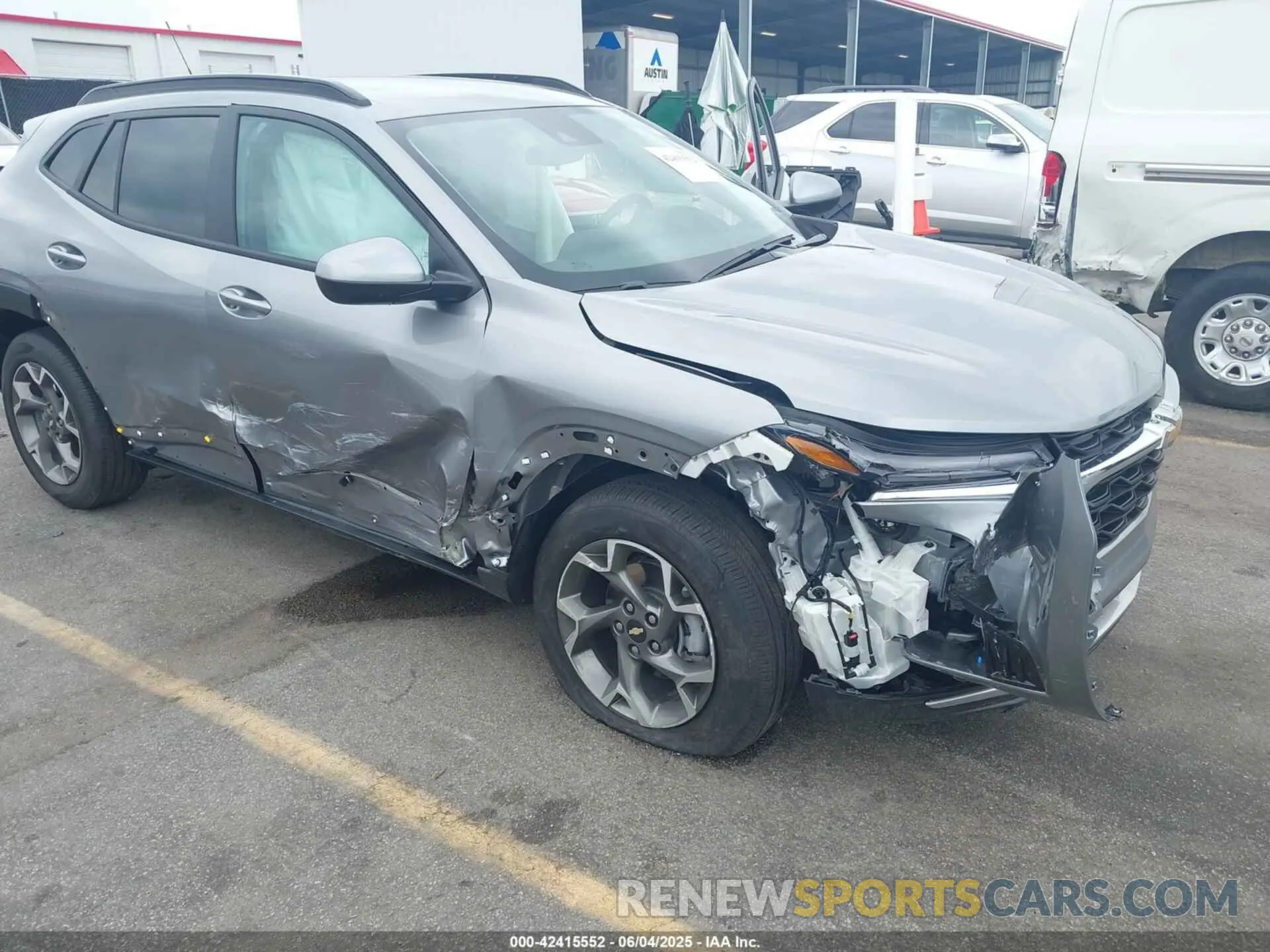 6 Photograph of a damaged car KL77LHEP0SC250668 CHEVROLET TRAX 2025