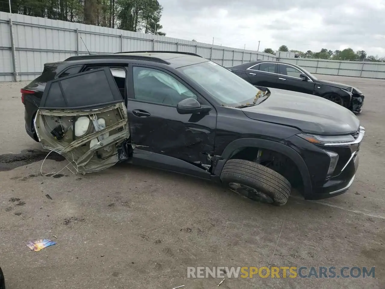 4 Photograph of a damaged car KL77LHEP1SC039060 CHEVROLET TRAX 2025