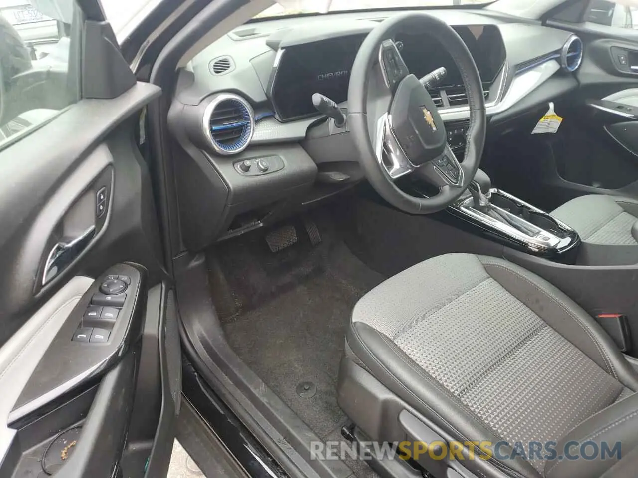 8 Photograph of a damaged car KL77LHEP1SC039060 CHEVROLET TRAX 2025