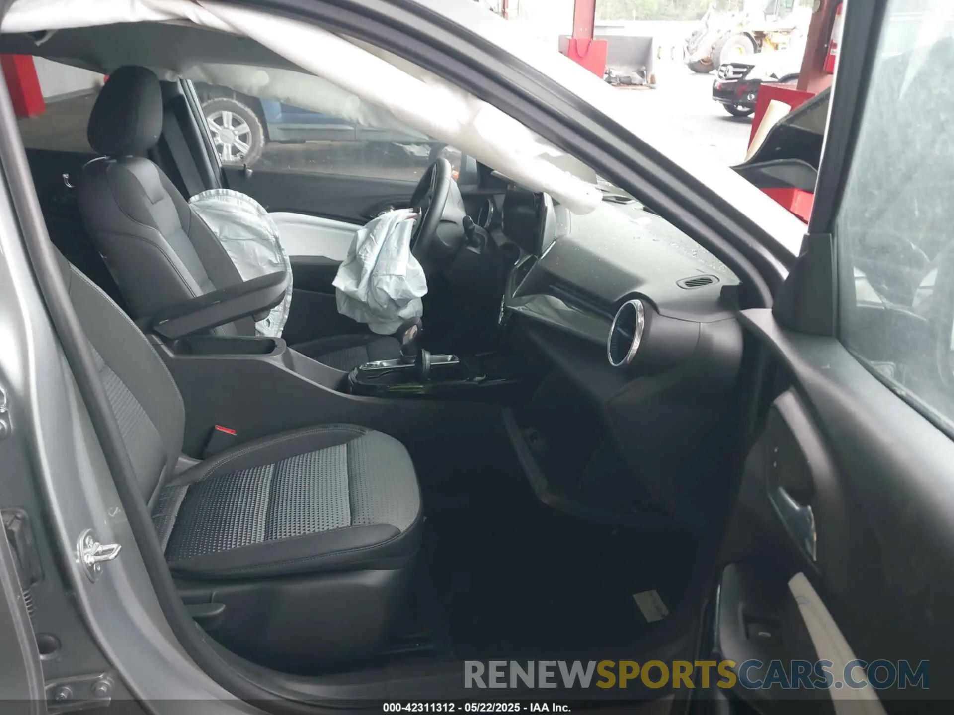 5 Photograph of a damaged car KL77LHEP1SC076920 CHEVROLET TRAX 2025