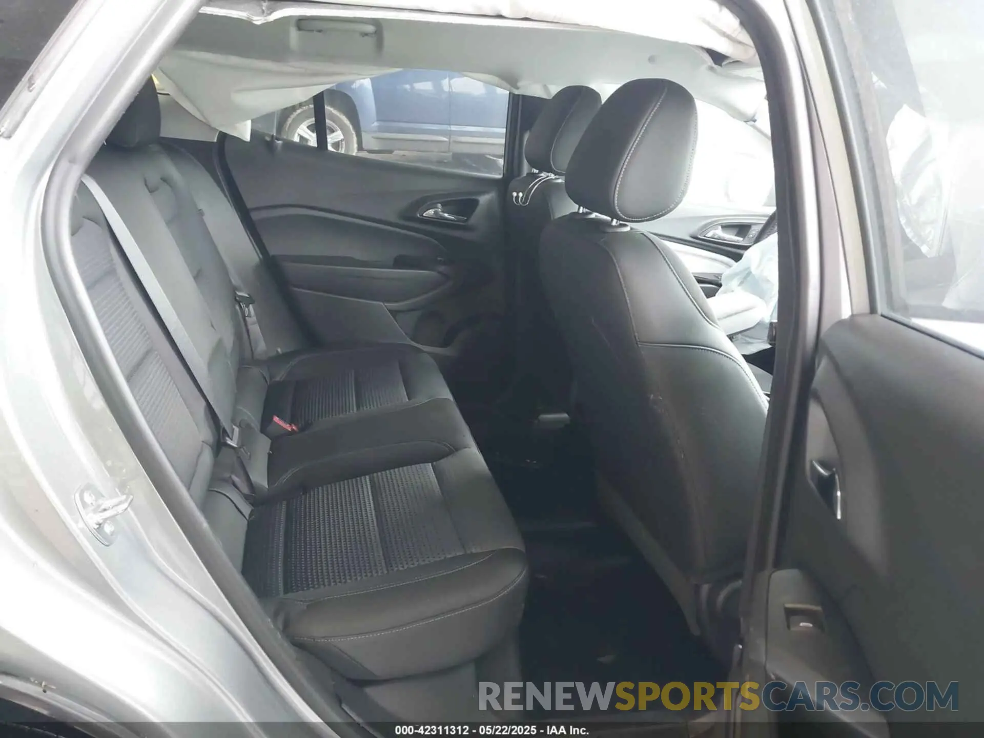 8 Photograph of a damaged car KL77LHEP1SC076920 CHEVROLET TRAX 2025