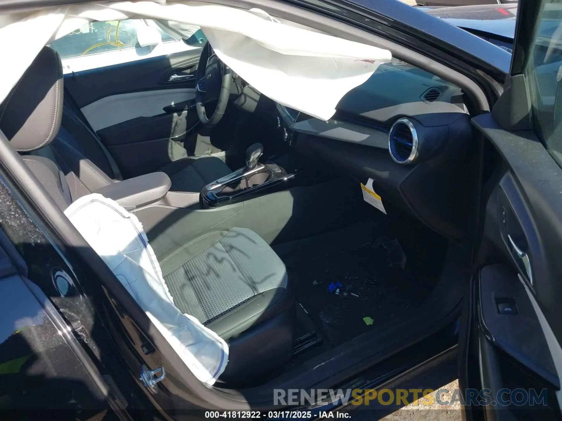 5 Photograph of a damaged car KL77LHEP1SC084399 CHEVROLET TRAX 2025