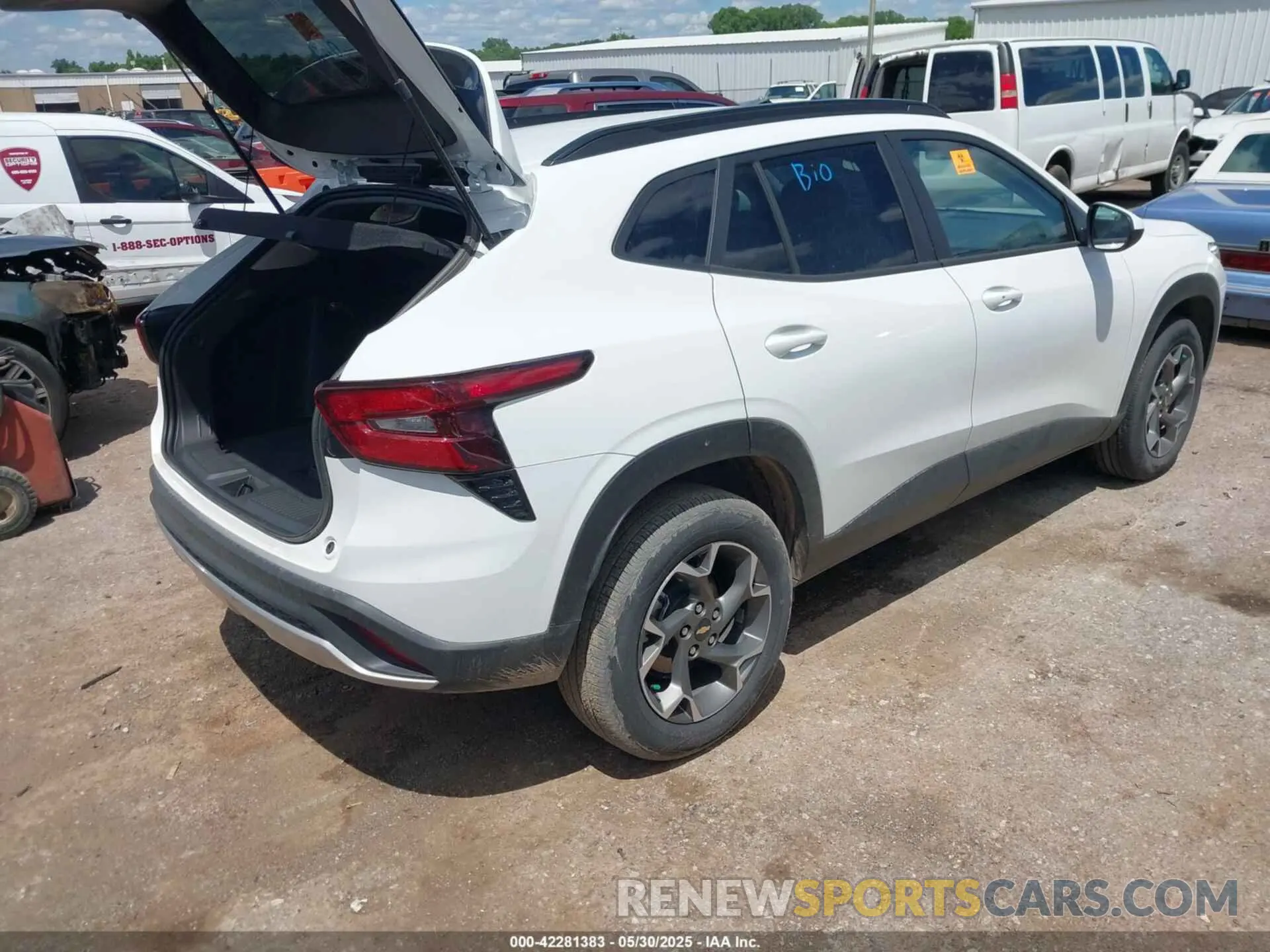 4 Photograph of a damaged car KL77LHEP1SC129261 CHEVROLET TRAX 2025