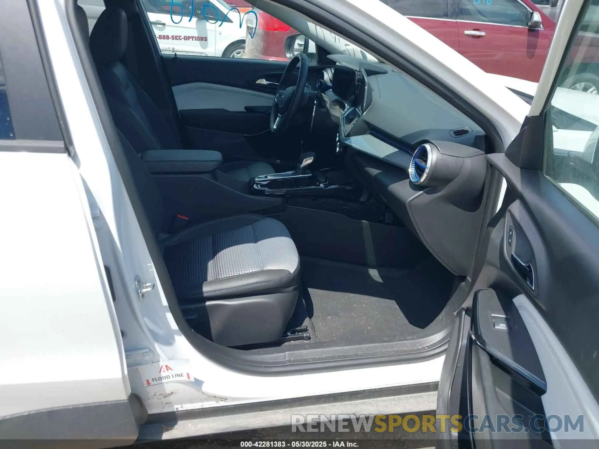 5 Photograph of a damaged car KL77LHEP1SC129261 CHEVROLET TRAX 2025