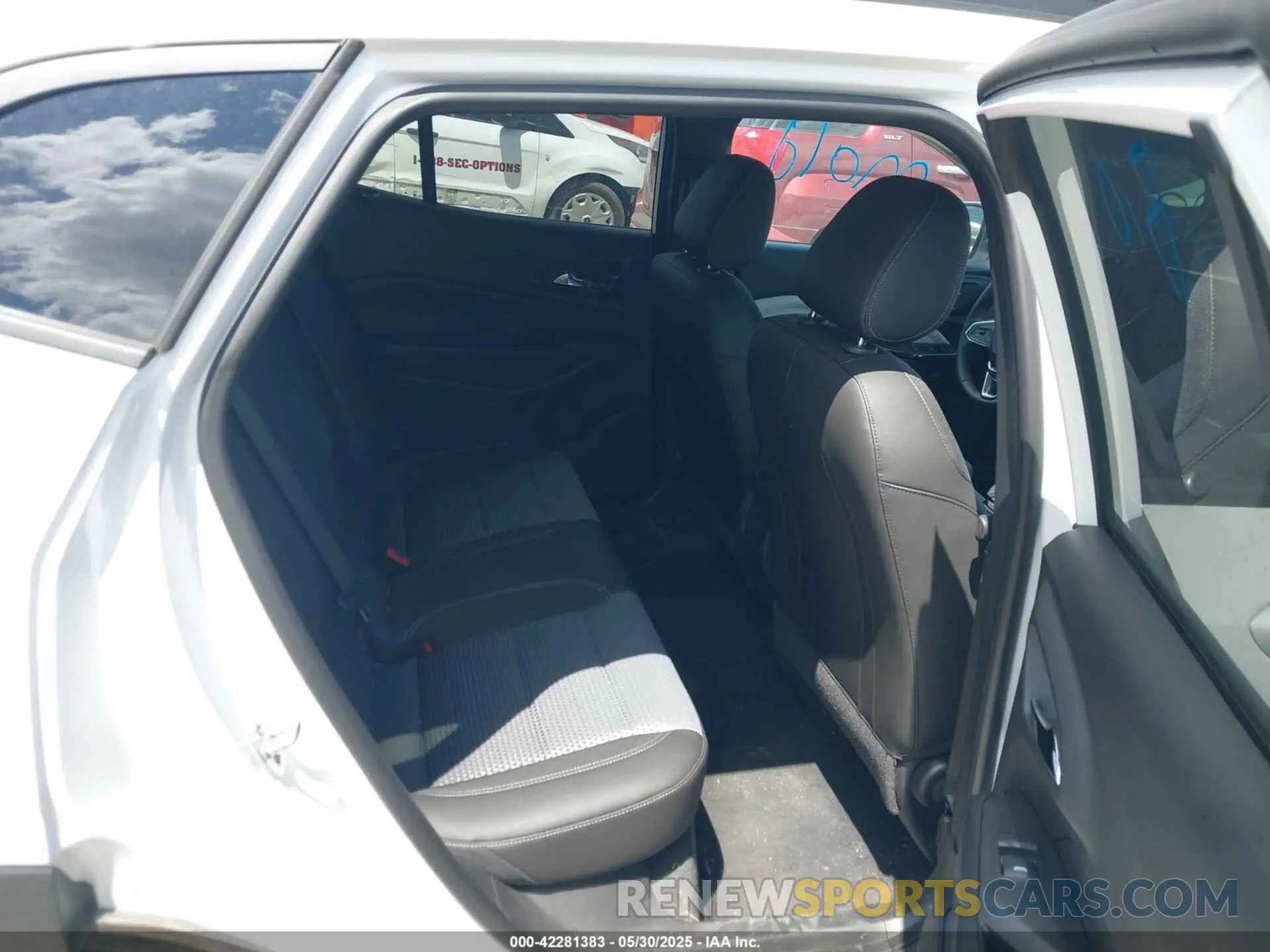 8 Photograph of a damaged car KL77LHEP1SC129261 CHEVROLET TRAX 2025