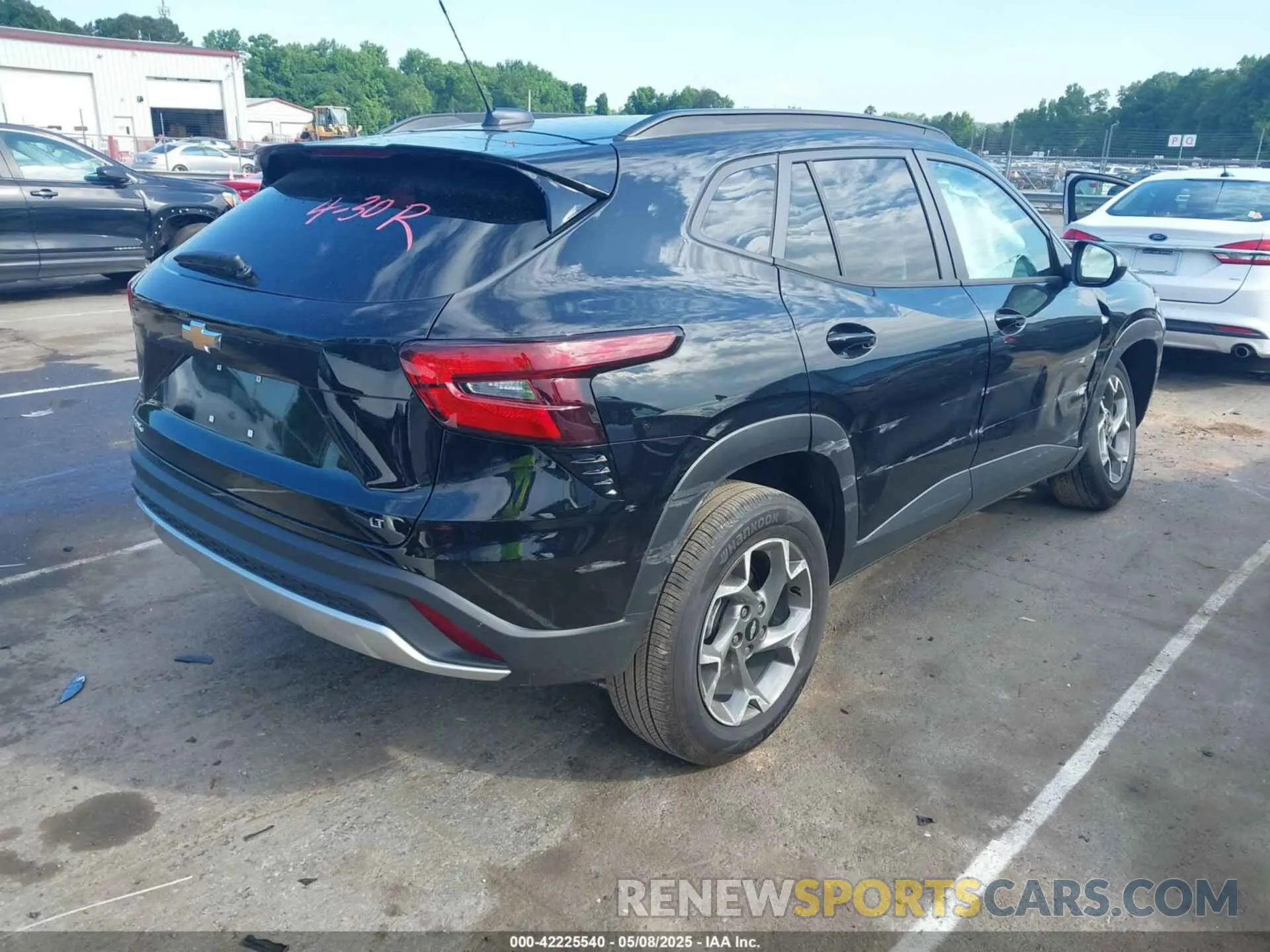 4 Photograph of a damaged car KL77LHEP1SC142916 CHEVROLET TRAX 2025