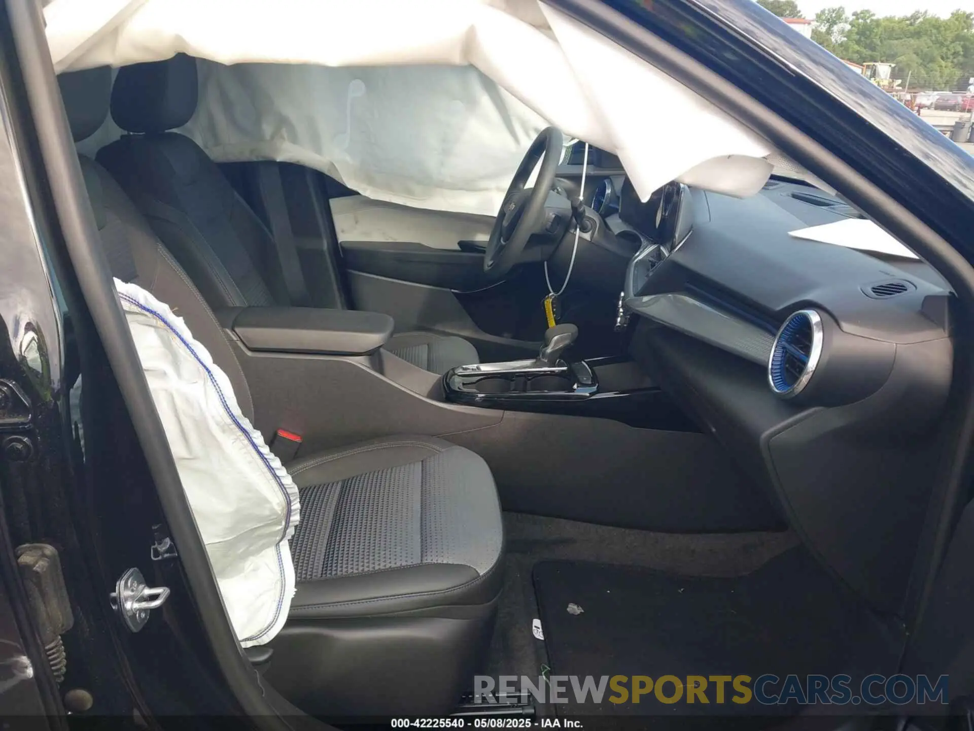 5 Photograph of a damaged car KL77LHEP1SC142916 CHEVROLET TRAX 2025