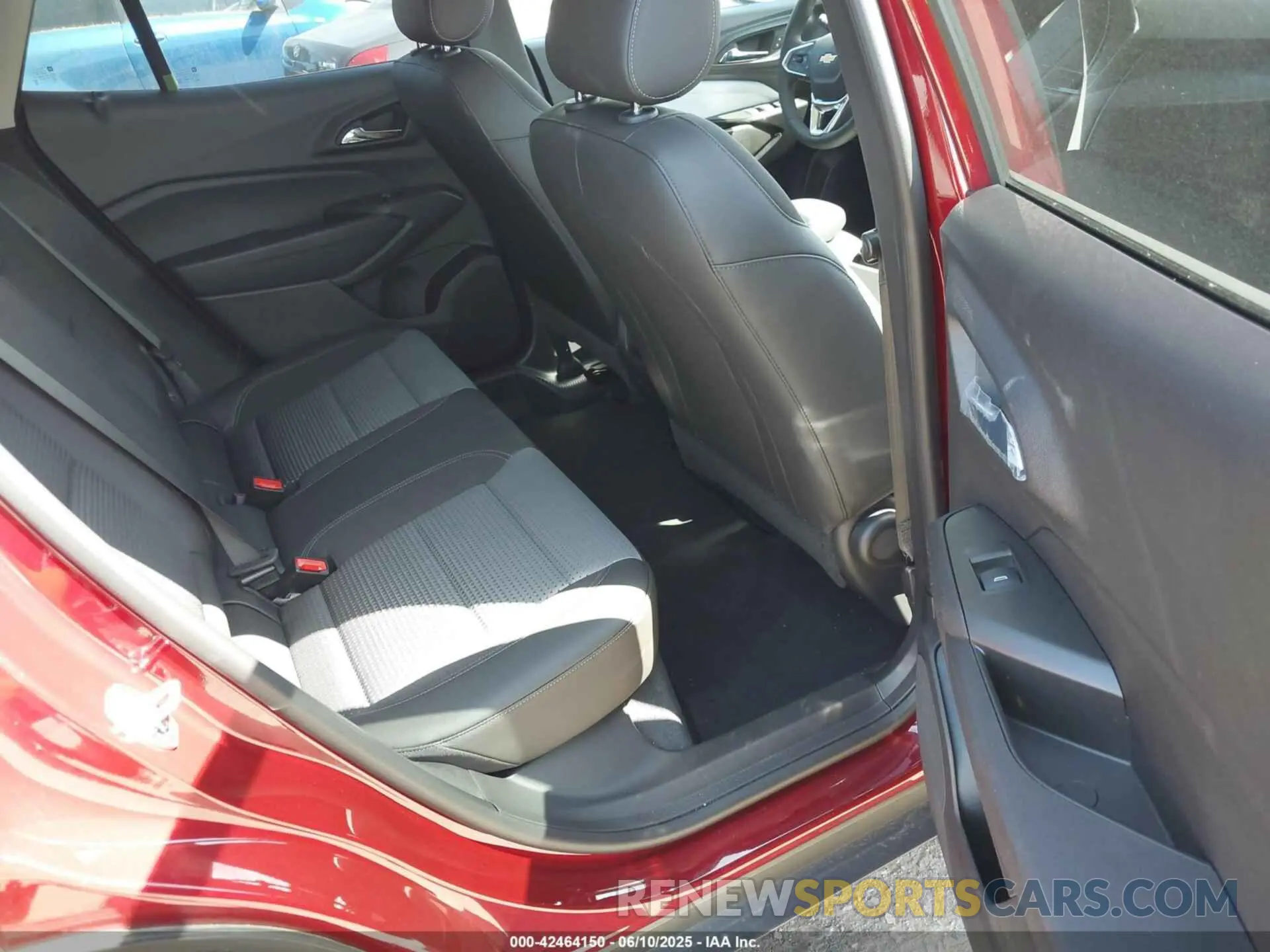 8 Photograph of a damaged car KL77LHEP1SC225763 CHEVROLET TRAX 2025