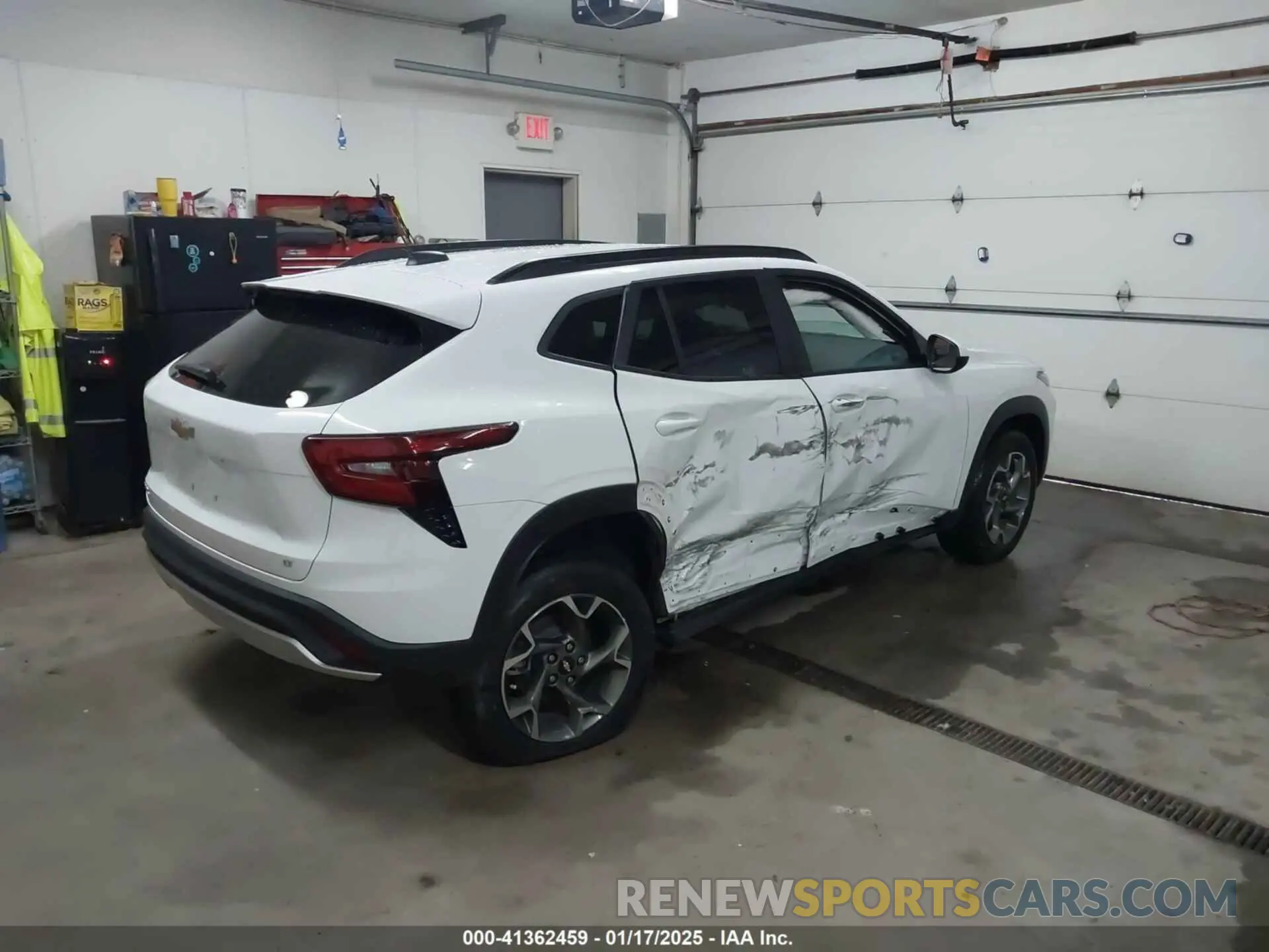 4 Photograph of a damaged car KL77LHEP2SC134923 CHEVROLET TRAX 2025