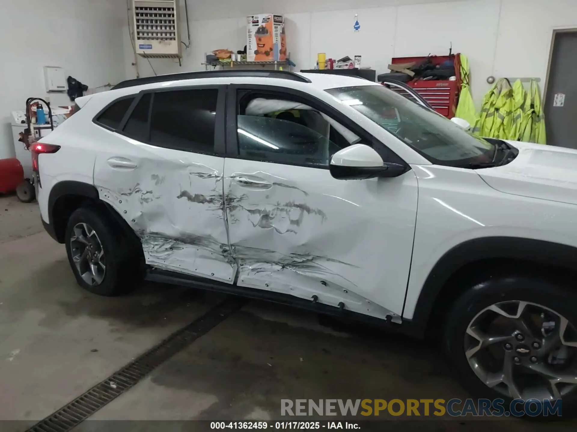 6 Photograph of a damaged car KL77LHEP2SC134923 CHEVROLET TRAX 2025