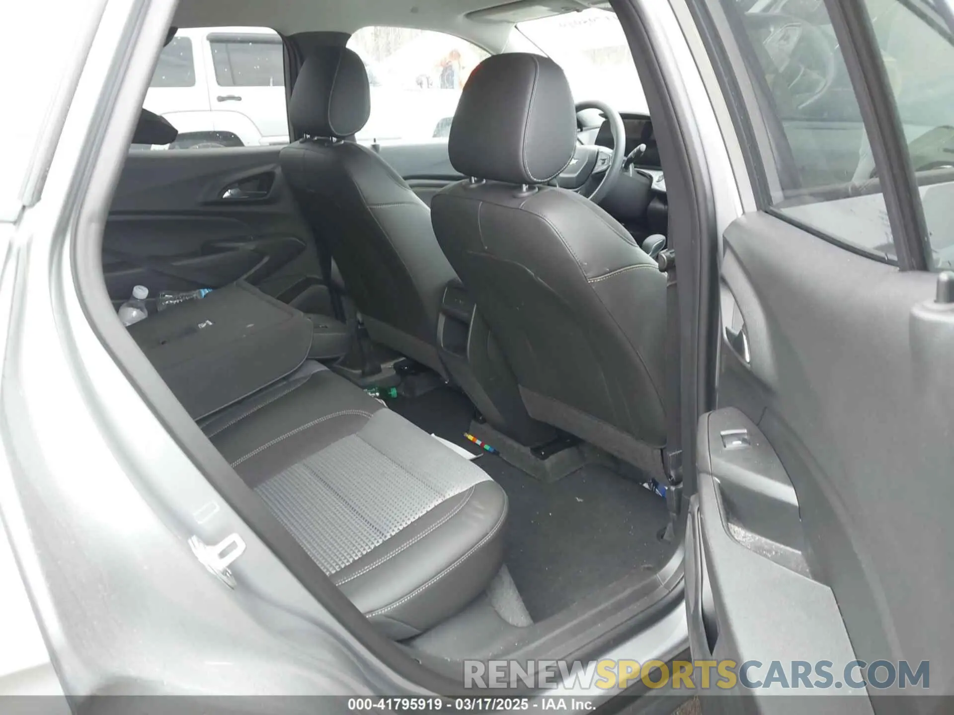 8 Photograph of a damaged car KL77LHEP2SC145792 CHEVROLET TRAX 2025