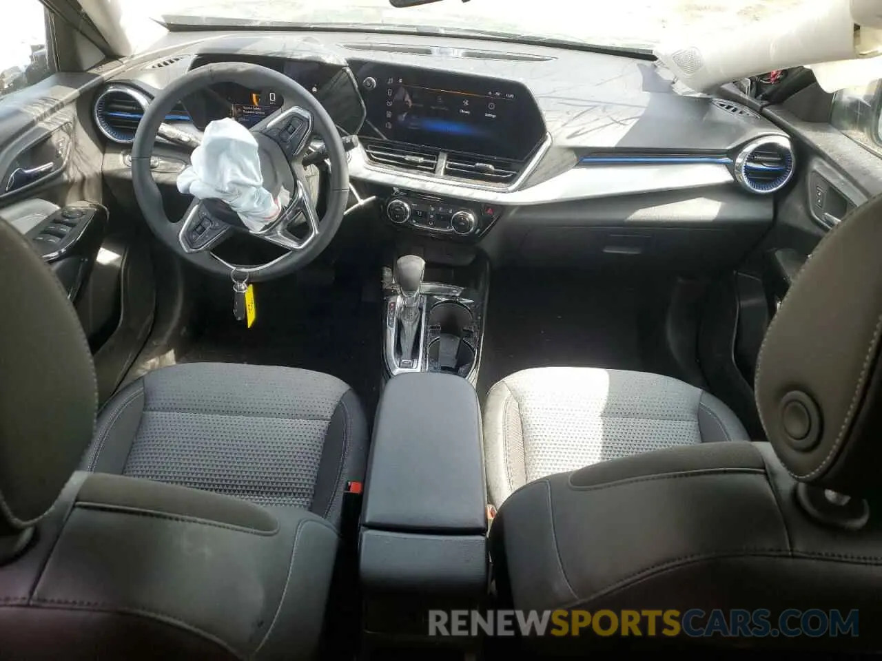 8 Photograph of a damaged car KL77LHEP2SC147073 CHEVROLET TRAX 2025